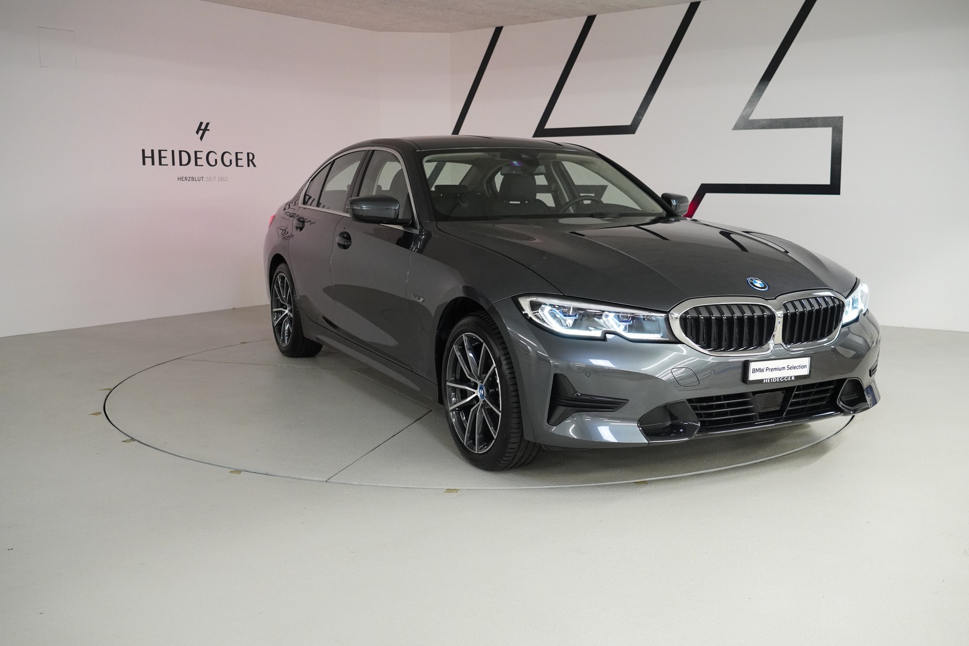 BMW 320e Sport Line Steptronic-showroom-element-3
