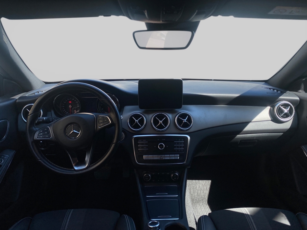 MERCEDES-BENZ CLA 200 Night Star-image-6