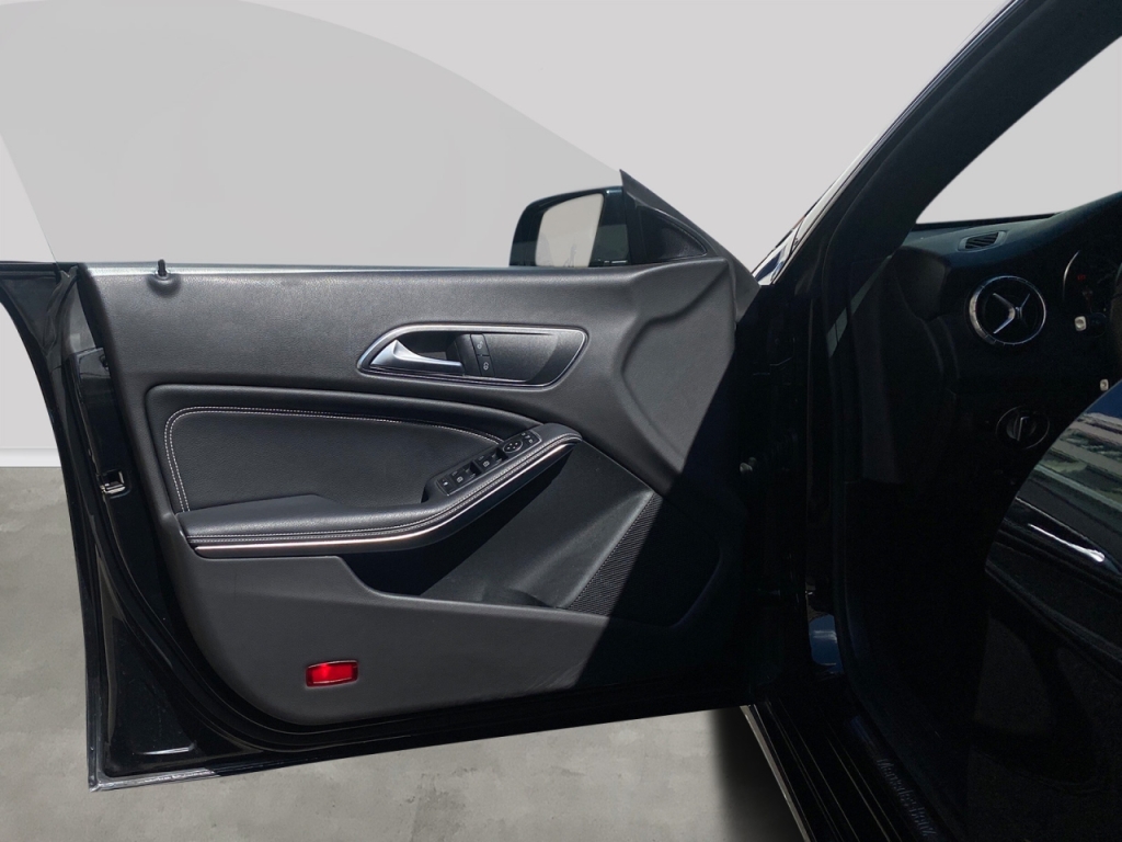 MERCEDES-BENZ CLA 200 Night Star-image-13