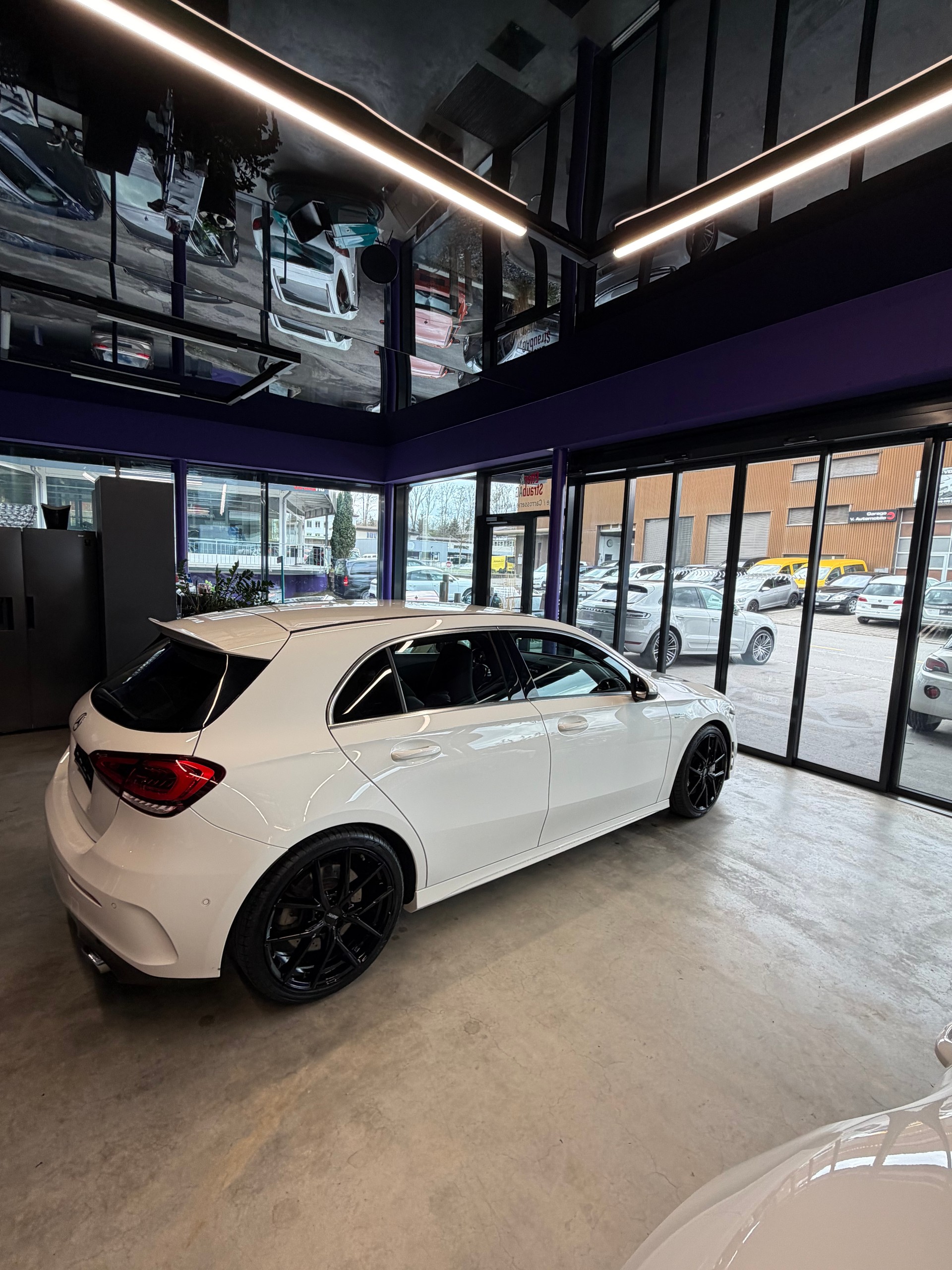 MERCEDES-BENZ A 35 AMG 4Matic Speedshift-image-13