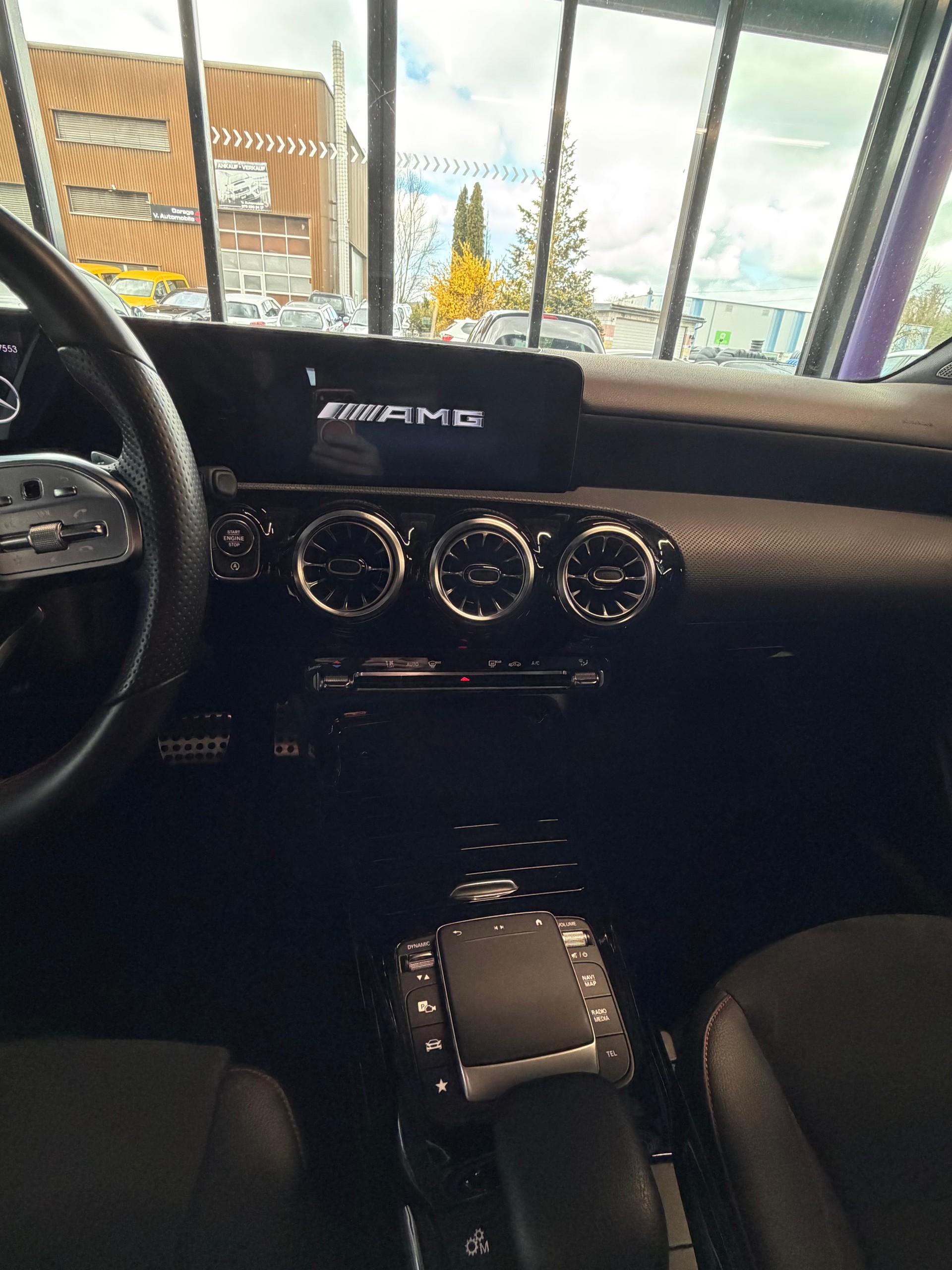 MERCEDES-BENZ A 35 AMG 4Matic Speedshift-image-10