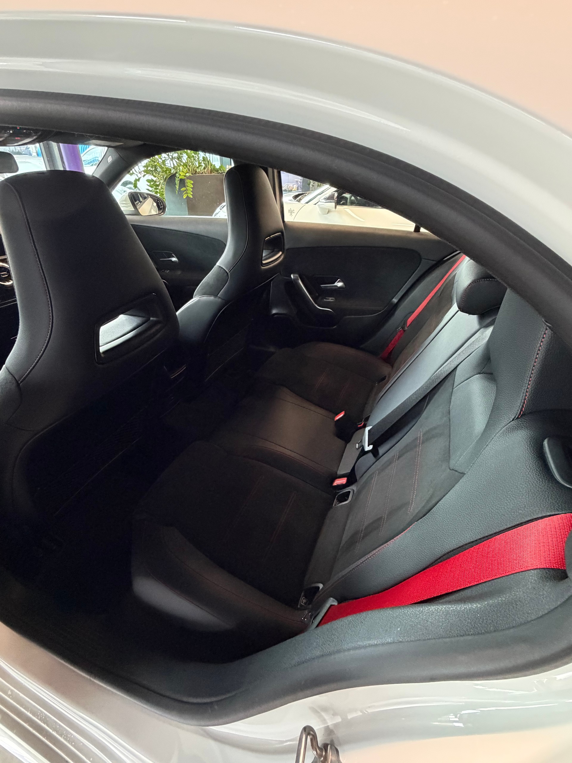 MERCEDES-BENZ A 35 AMG 4Matic Speedshift-image-7