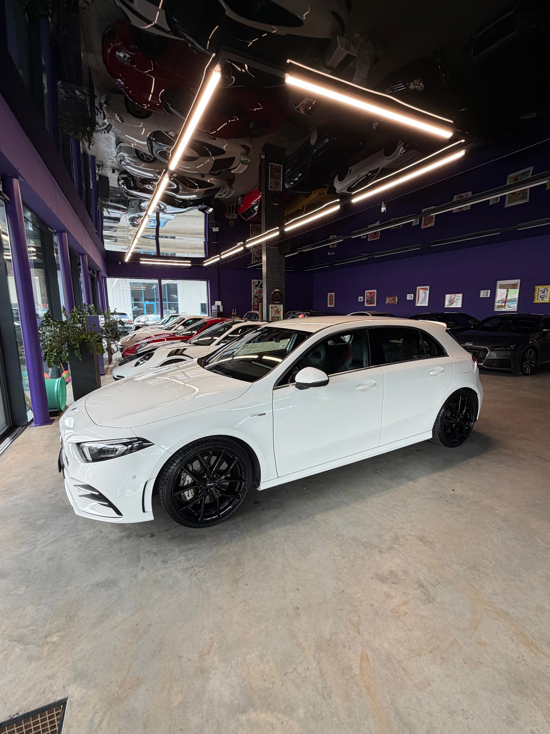 MERCEDES-BENZ A 35 AMG 4Matic Speedshift-showroom-element-1