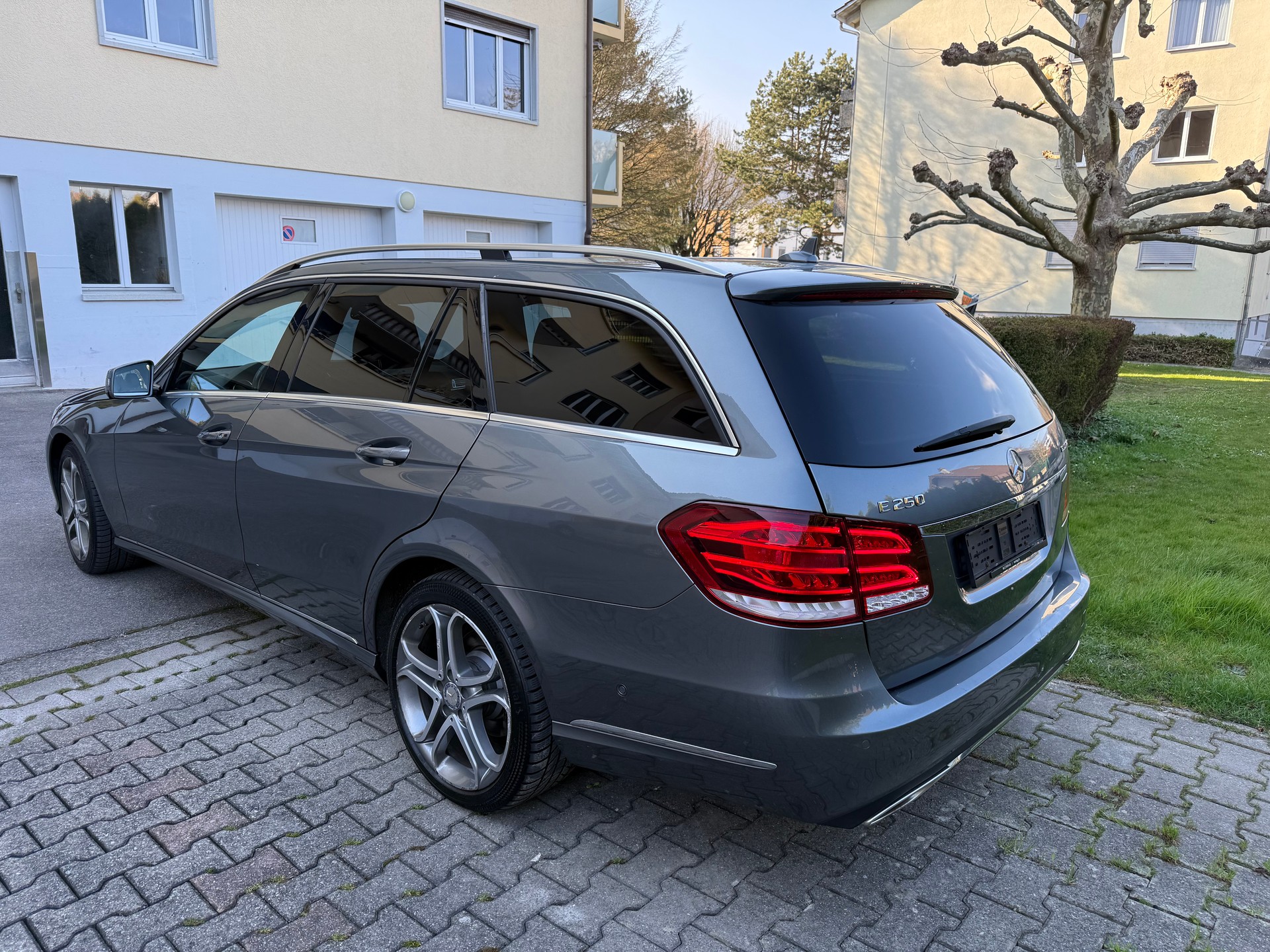 MERCEDES-BENZ E 250 BlueTEC 4Matic 7G-Tronic-image-5