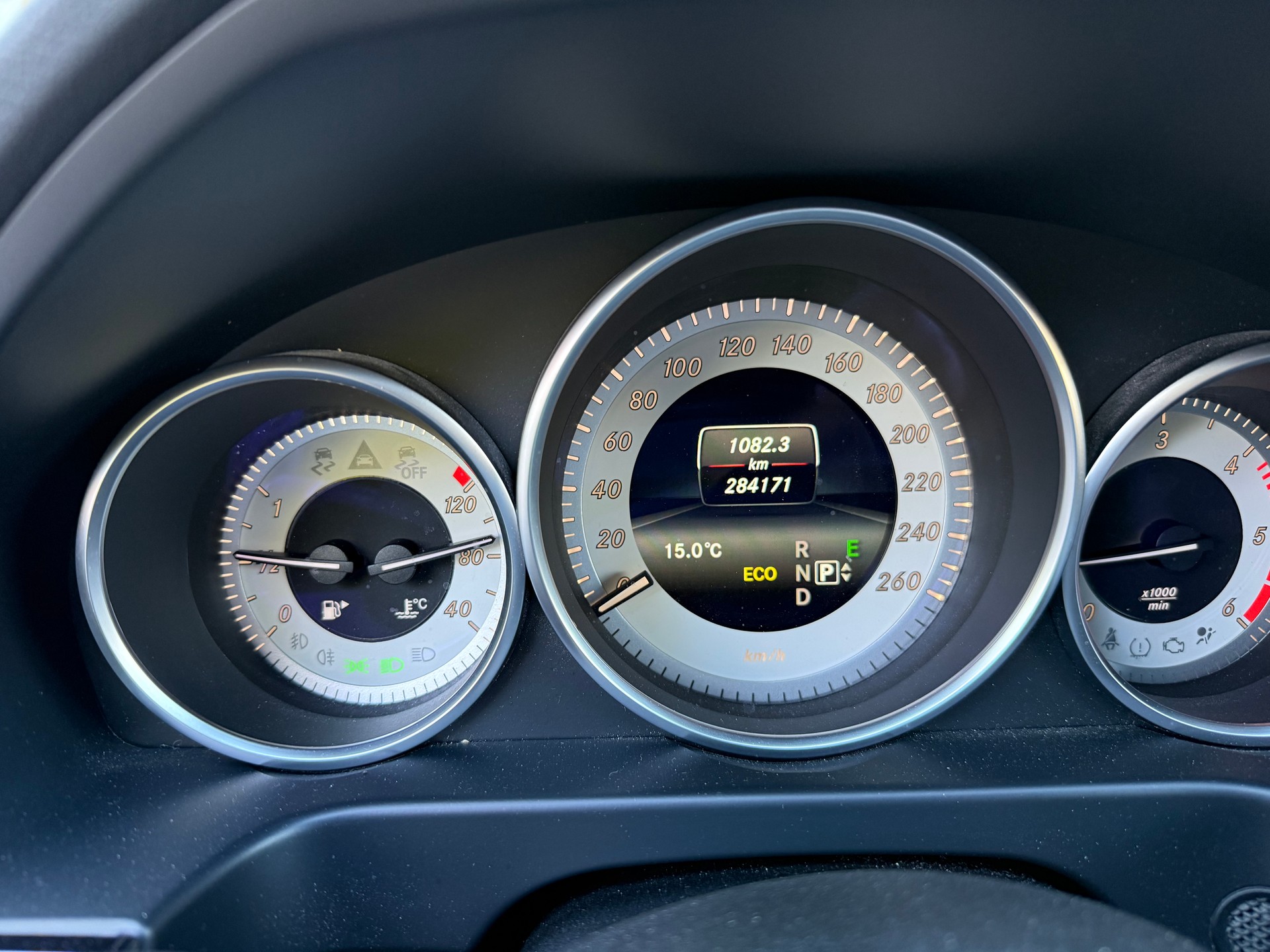 MERCEDES-BENZ E 250 BlueTEC 4Matic 7G-Tronic-image-12