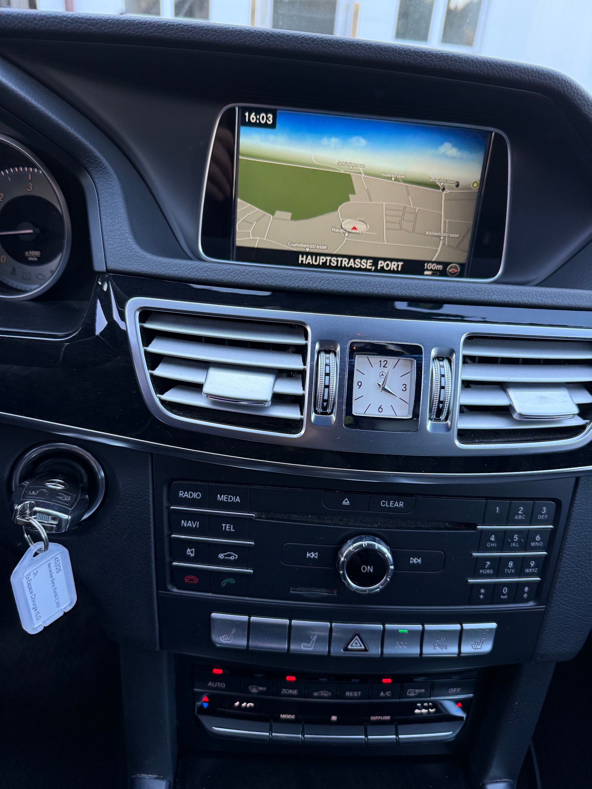 MERCEDES-BENZ E 250 BlueTEC 4Matic 7G-Tronic-image-11