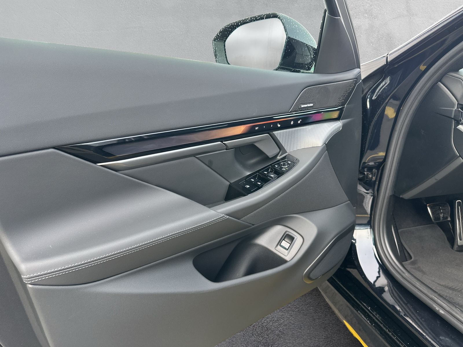BMW i5 xDrive40 M Sport-image-16