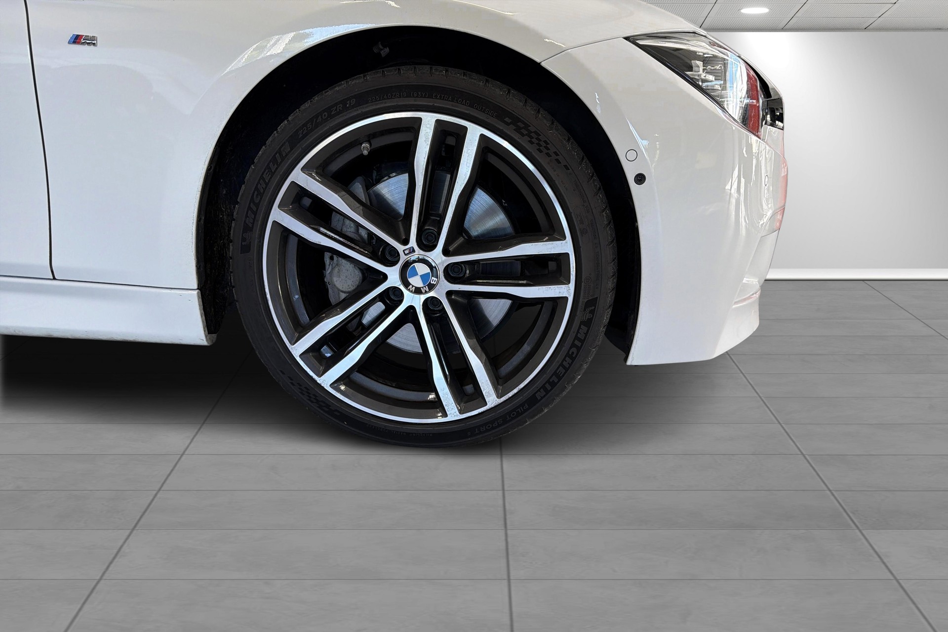 BMW 340i xDrive Touring Edition M Sport Steptronic-showroom-element-3