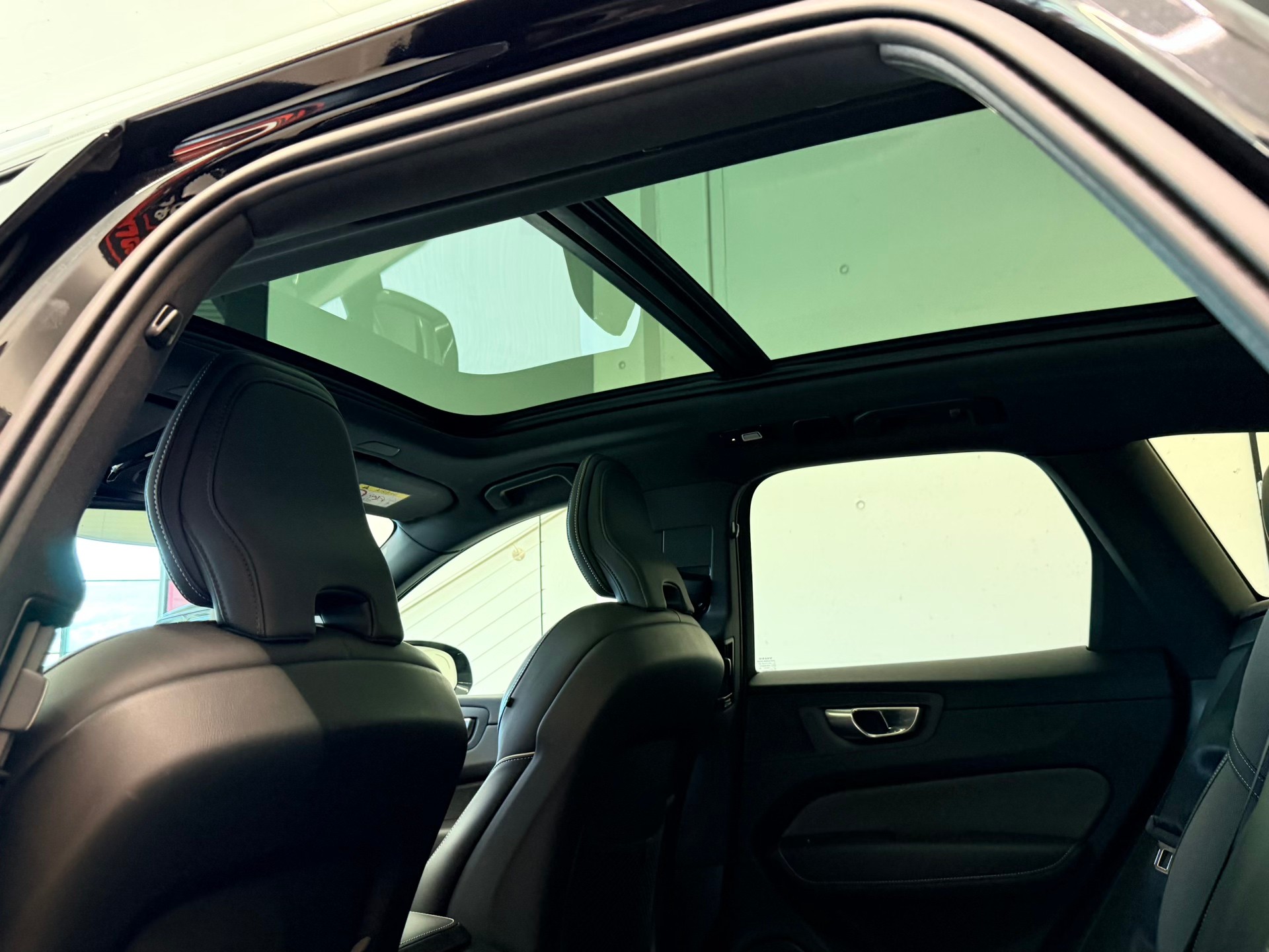 VOLVO XC60 B5 Benzin Mild Hybrid AWD Black Edition Geartronic-image-16