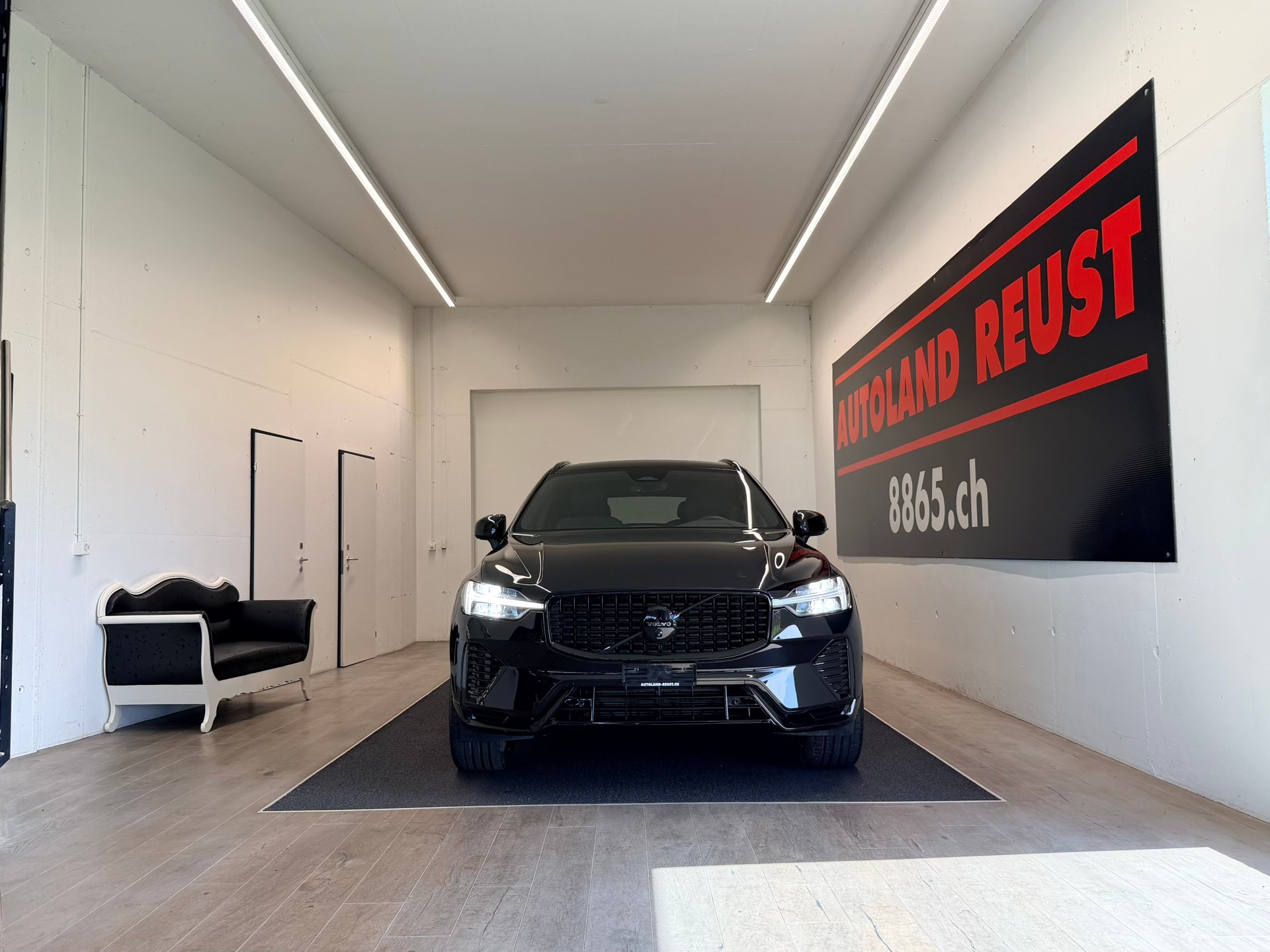 VOLVO XC60 B5 Benzin Mild Hybrid AWD Black Edition Geartronic-showroom-element-1