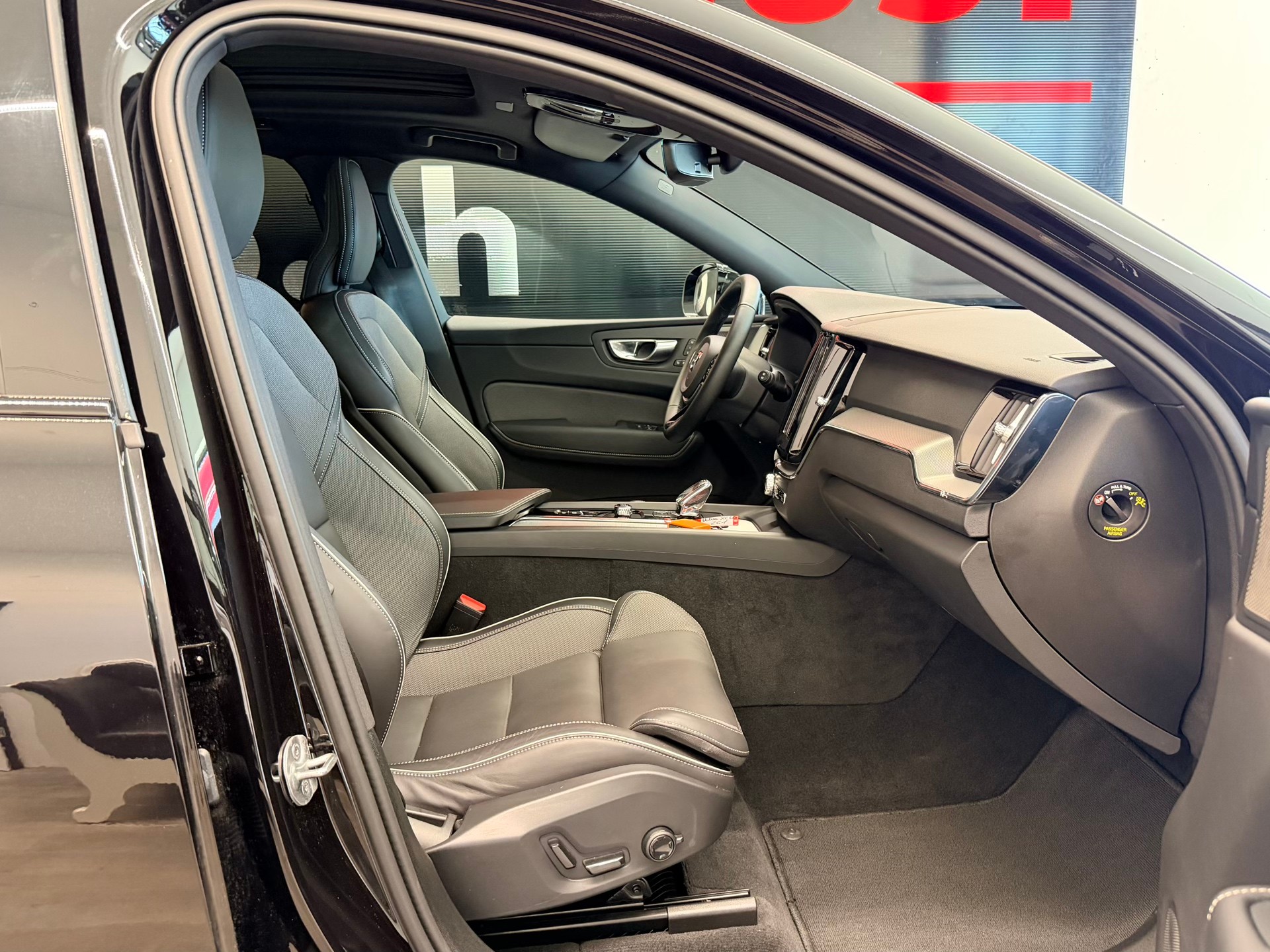 VOLVO XC60 B5 Benzin Mild Hybrid AWD Black Edition Geartronic-image-20
