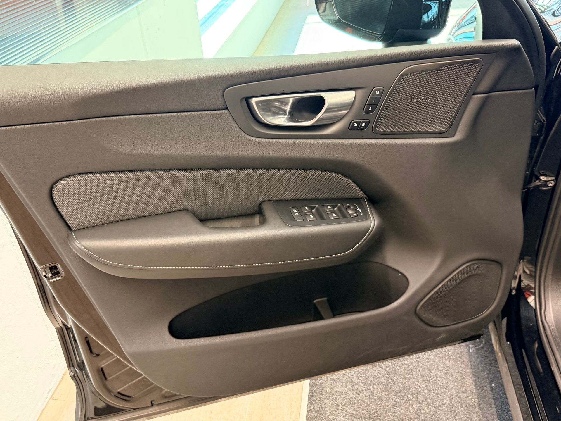 VOLVO XC60 B5 Benzin Mild Hybrid AWD Black Edition Geartronic-image-11