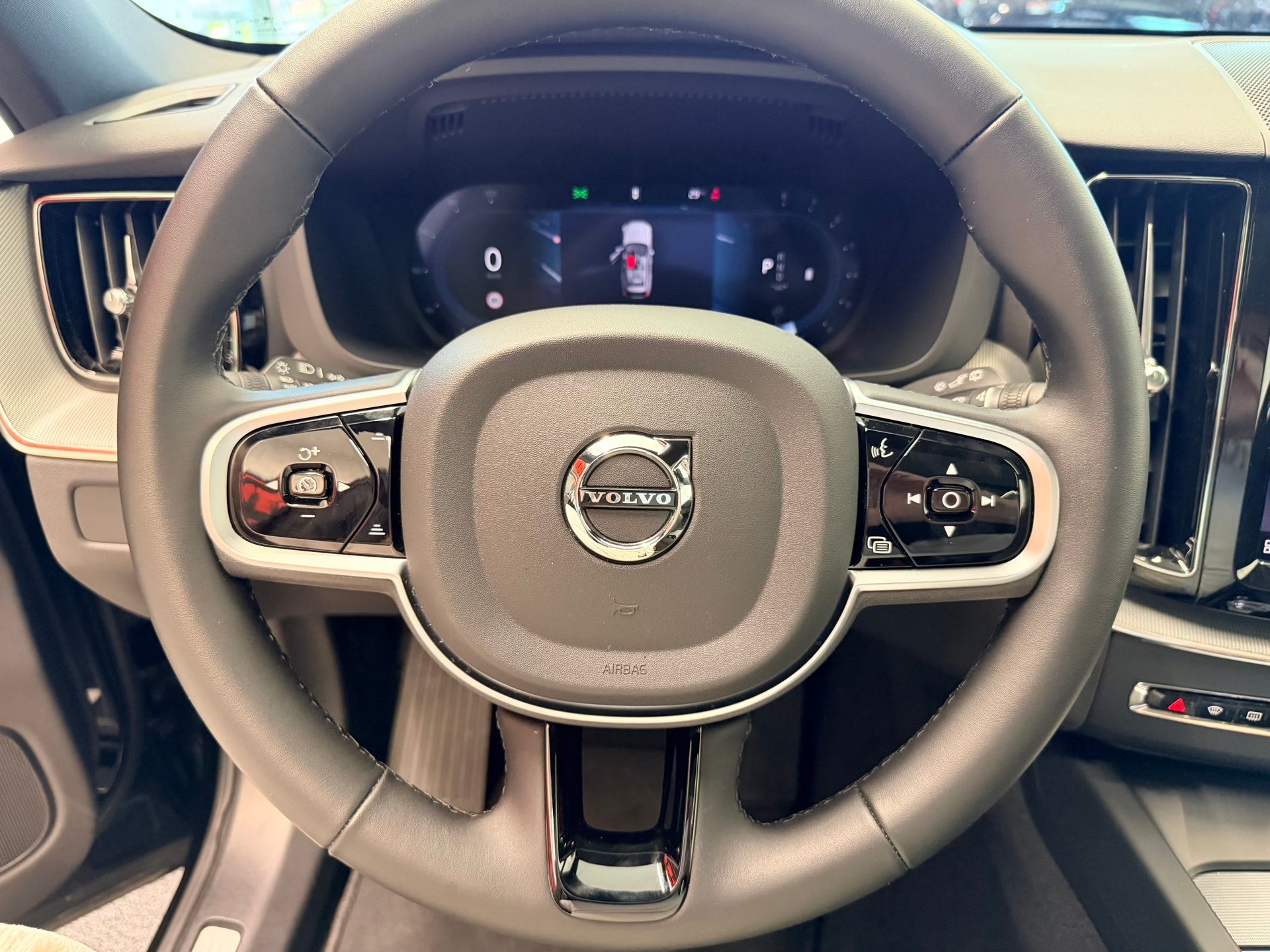 VOLVO XC60 B5 Benzin Mild Hybrid AWD Black Edition Geartronic-image-26