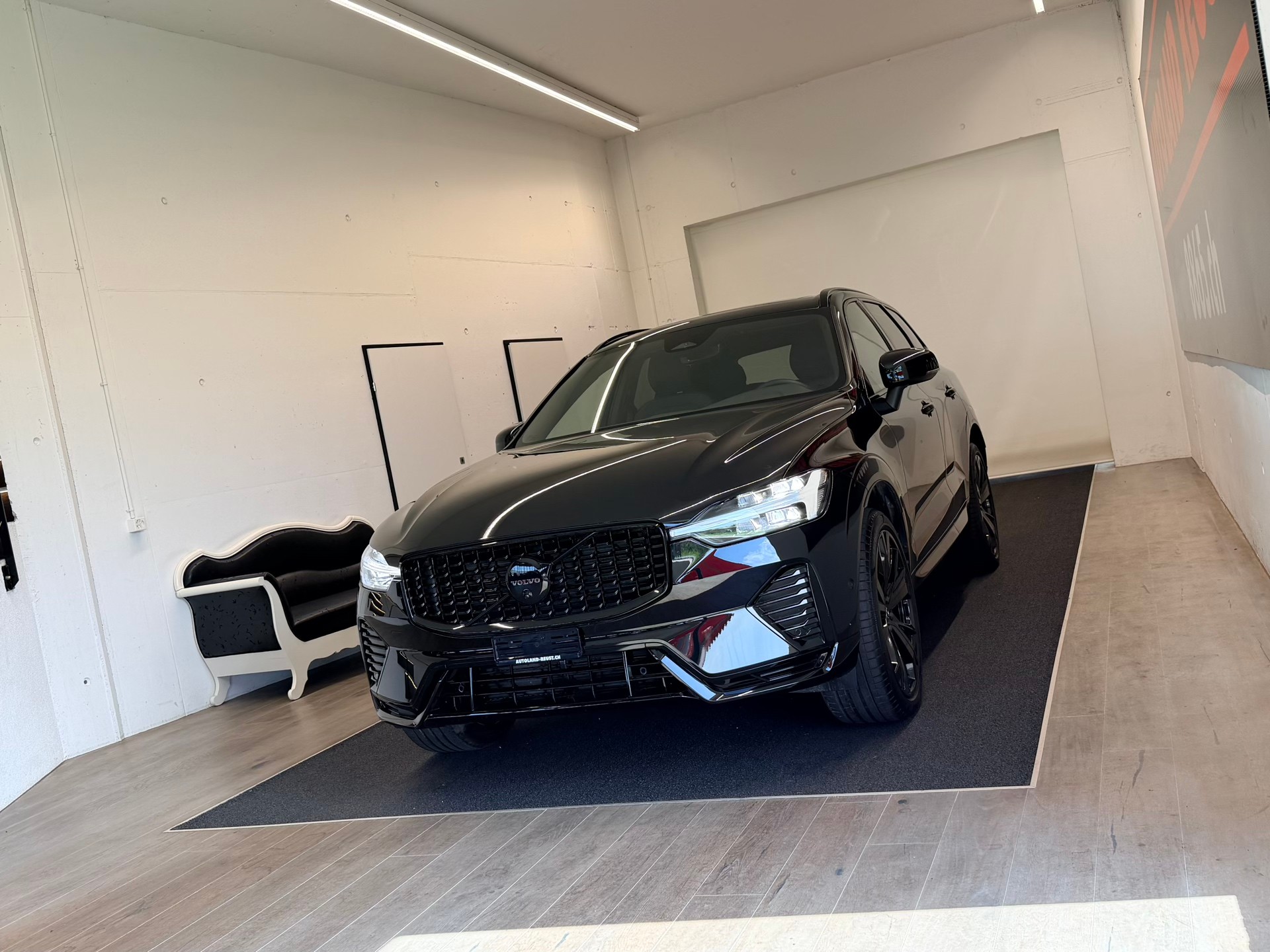 VOLVO XC60 B5 Benzin Mild Hybrid AWD Black Edition Geartronic-showroom-element-2