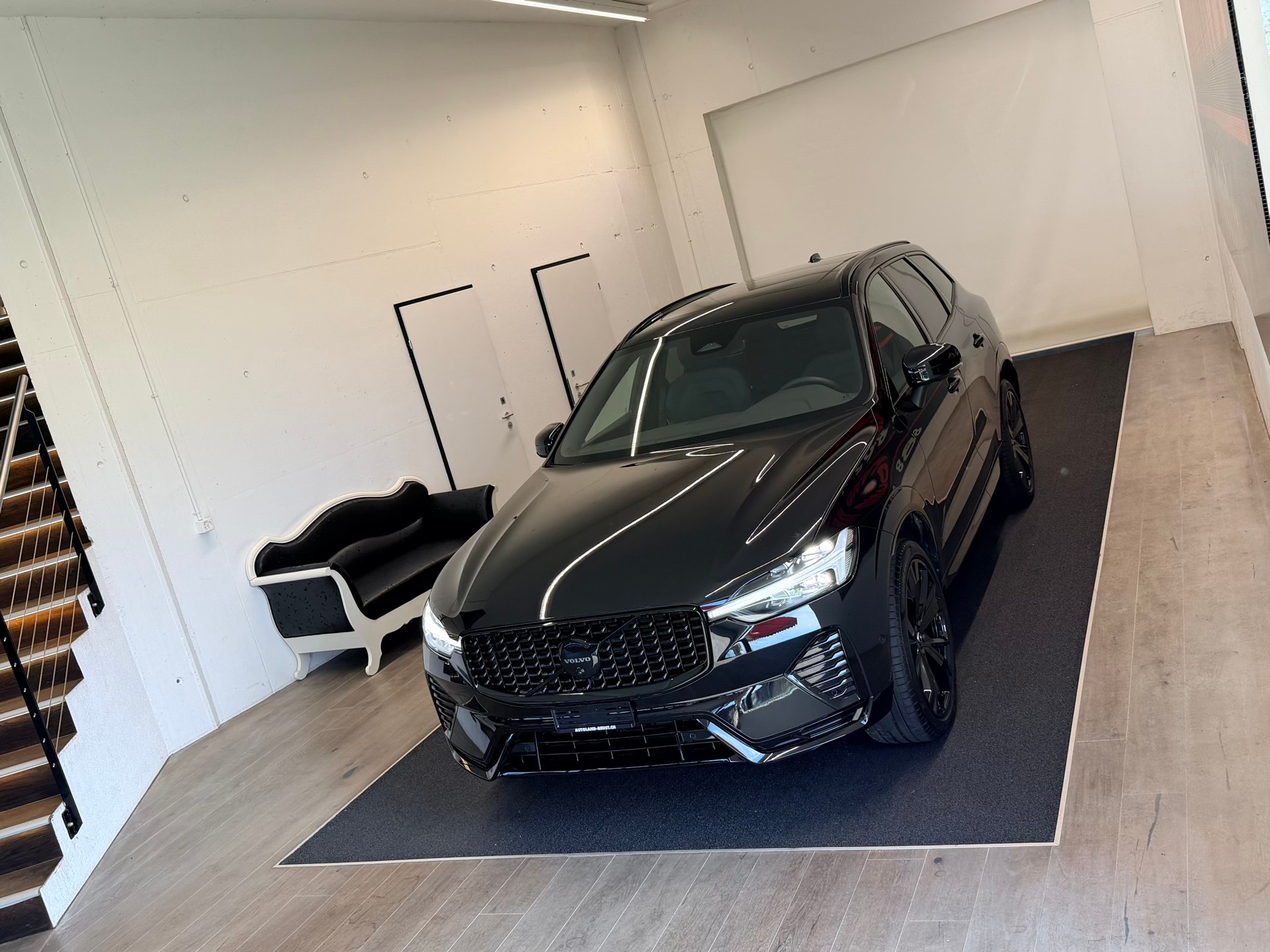 VOLVO XC60 B5 Benzin Mild Hybrid AWD Black Edition Geartronic-showroom-element-3
