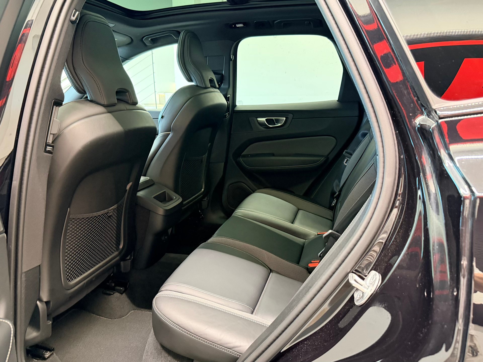 VOLVO XC60 B5 Benzin Mild Hybrid AWD Black Edition Geartronic-image-15