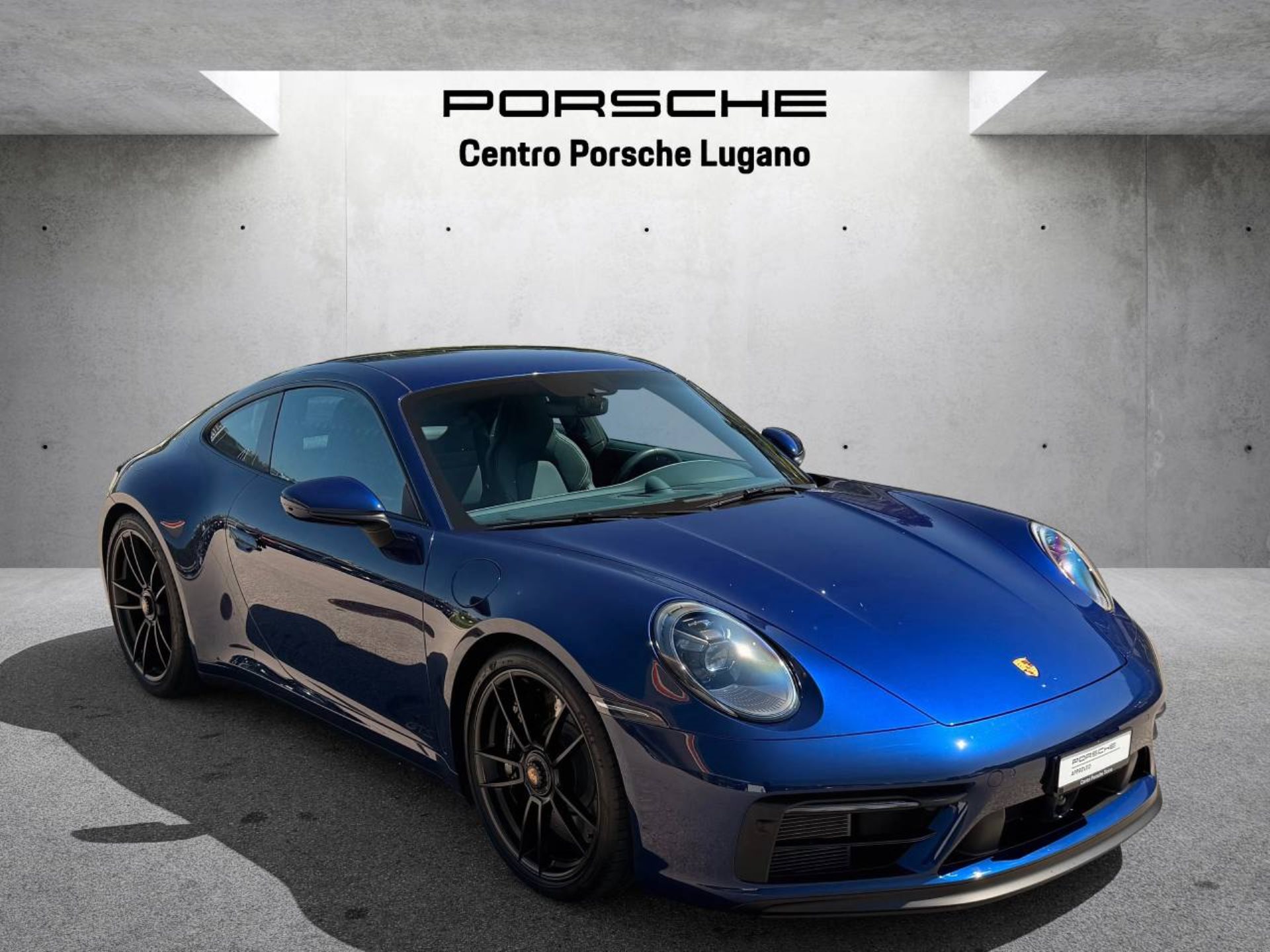 PORSCHE 911 Carrera 4 GTS (MY23)-image-5