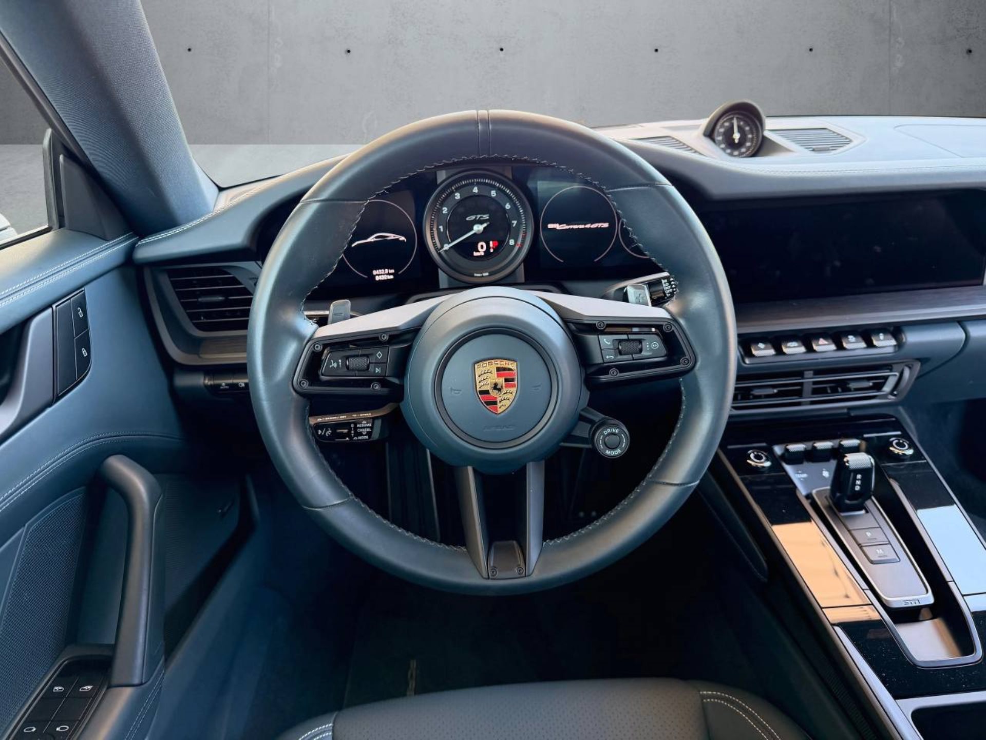 PORSCHE 911 Carrera 4 GTS (MY23)-image-13