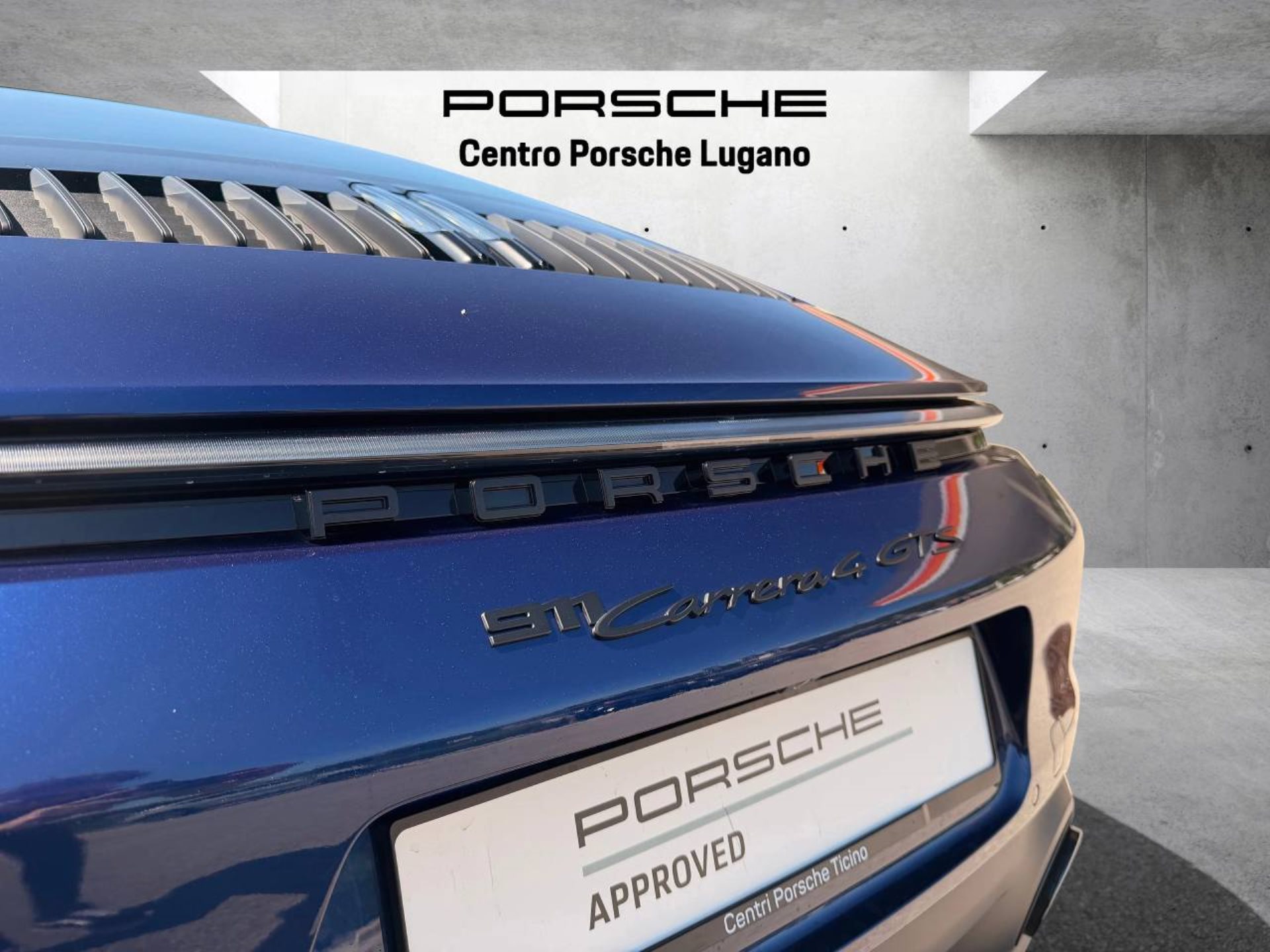 PORSCHE 911 Carrera 4 GTS (MY23)-image-12