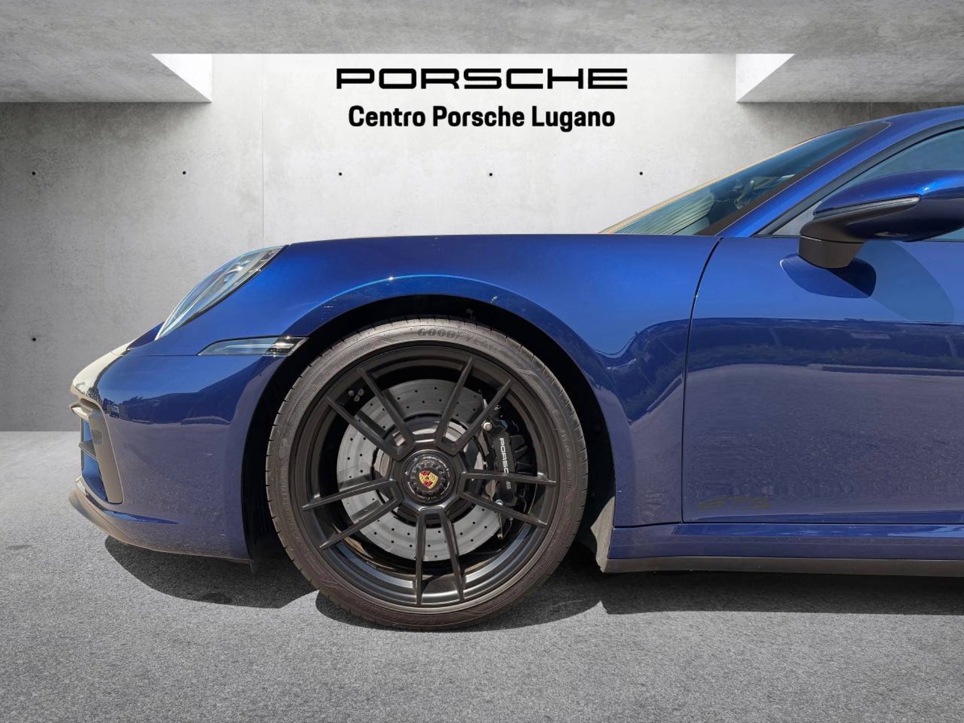 PORSCHE 911 Carrera 4 GTS (MY23)-image-11