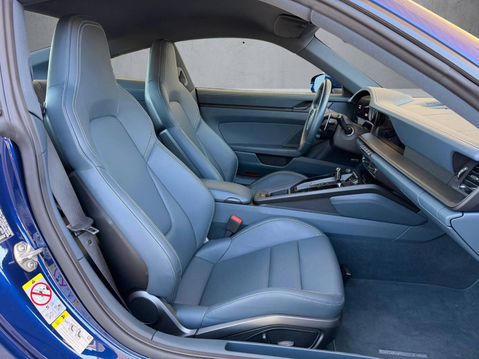 PORSCHE 911 Carrera 4 GTS (MY23)-image-15