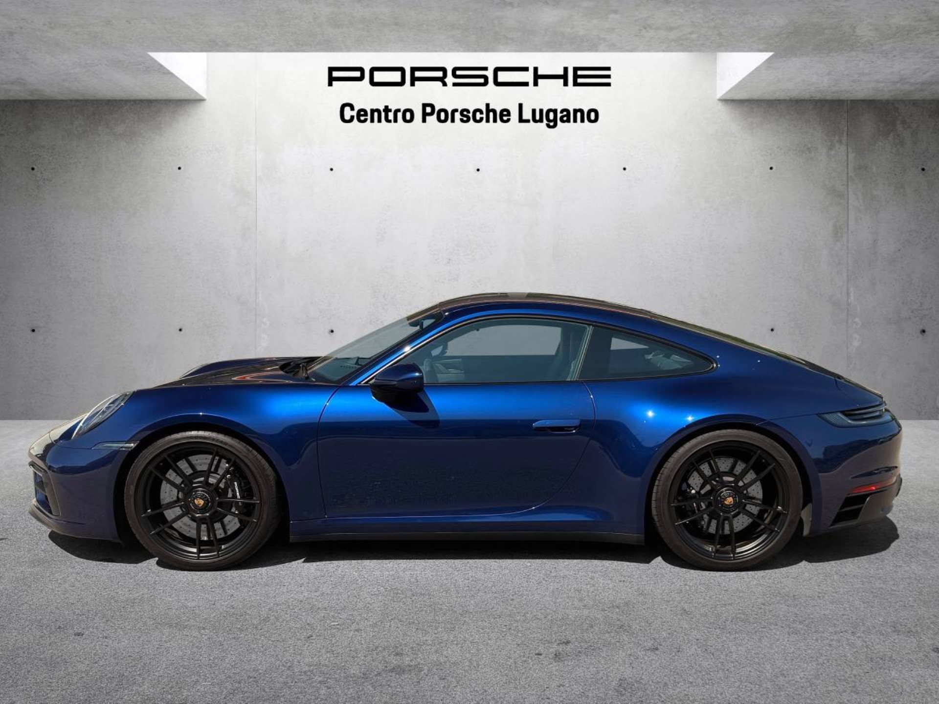 PORSCHE 911 Carrera 4 GTS (MY23)-image-1
