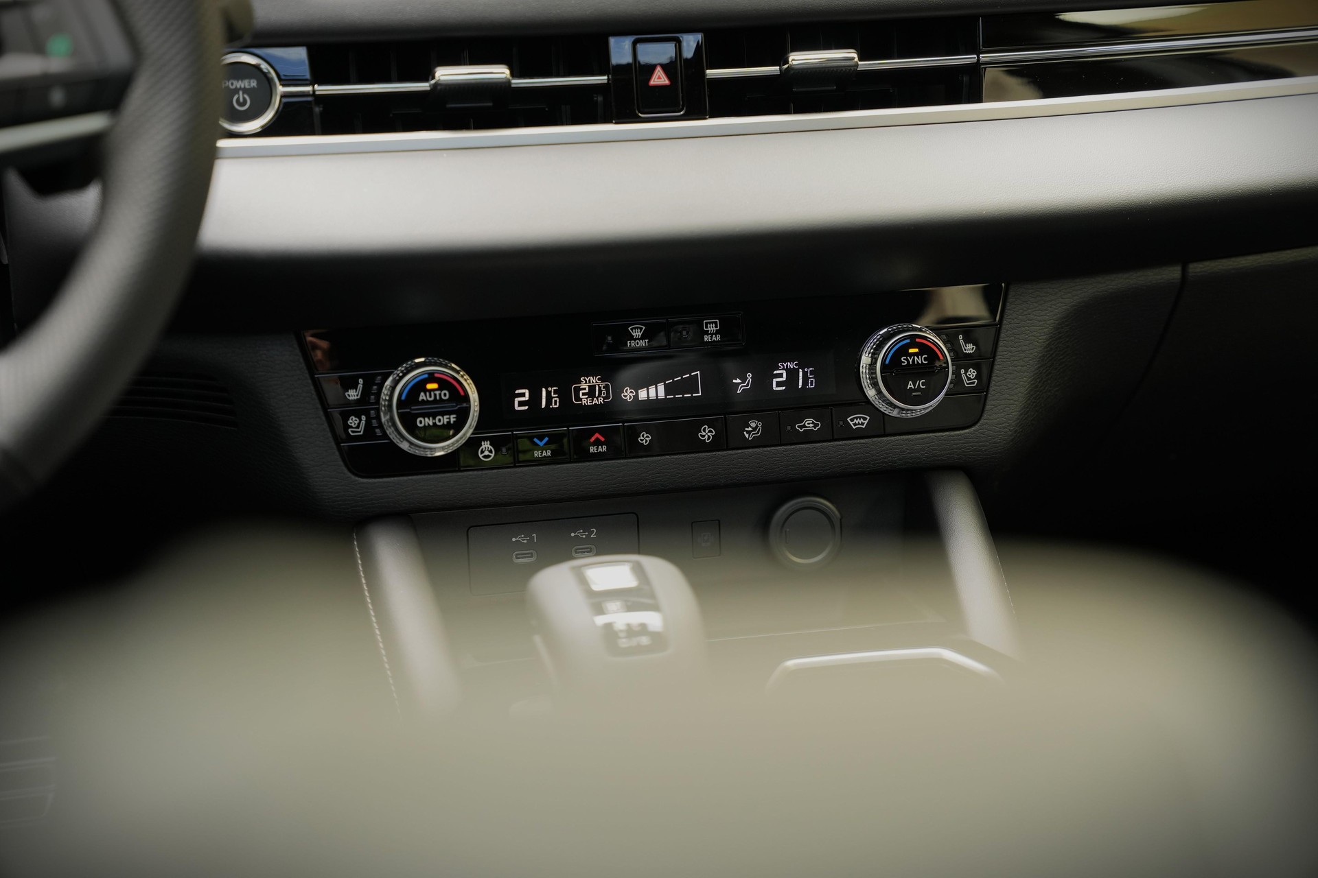 MITSUBISHI Outlander 2.4 PHEV Sport 4x4-image-13