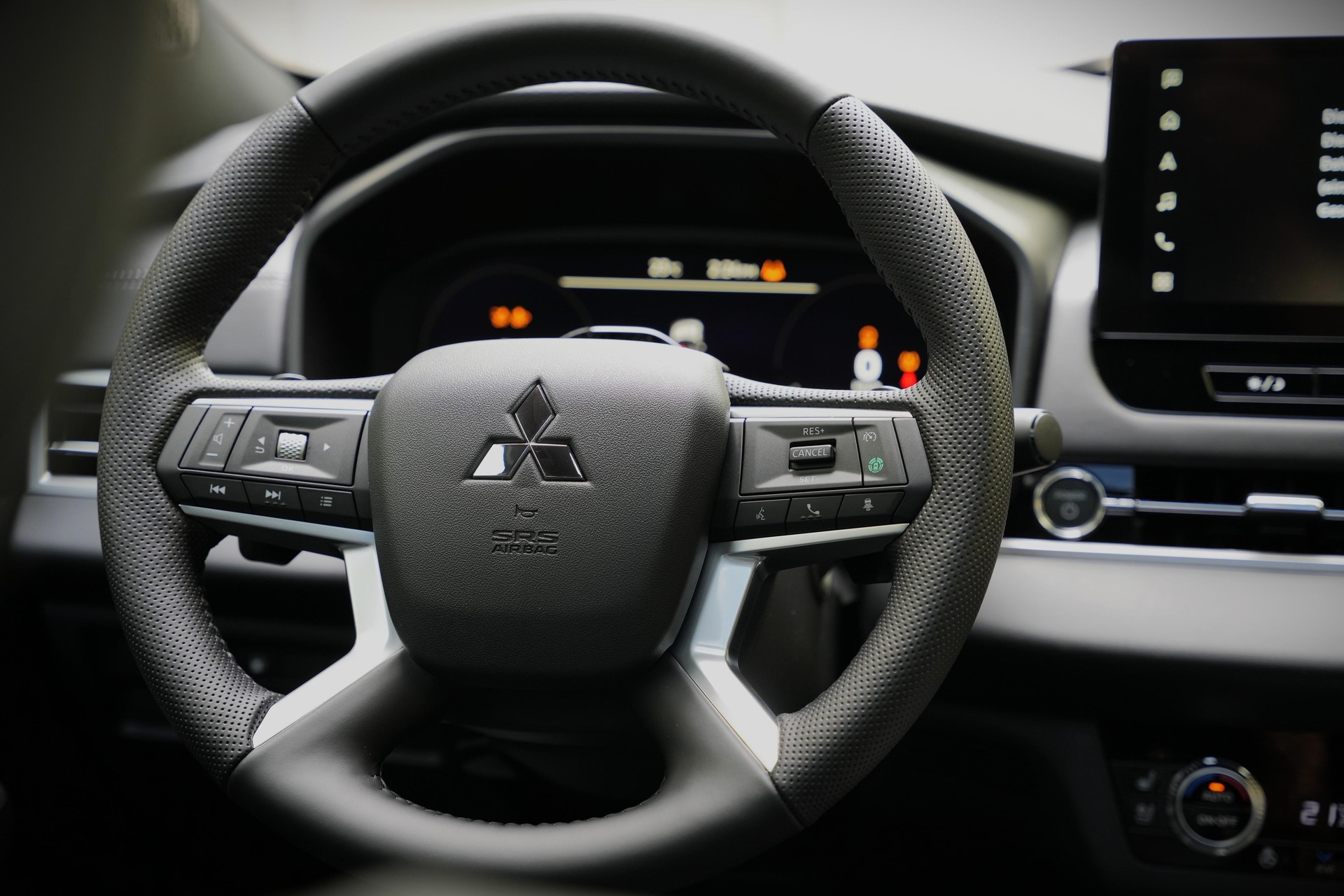 MITSUBISHI Outlander 2.4 PHEV Sport 4x4-image-10