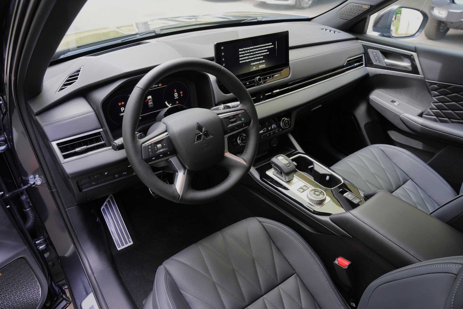 MITSUBISHI Outlander 2.4 PHEV Sport 4x4-image-5