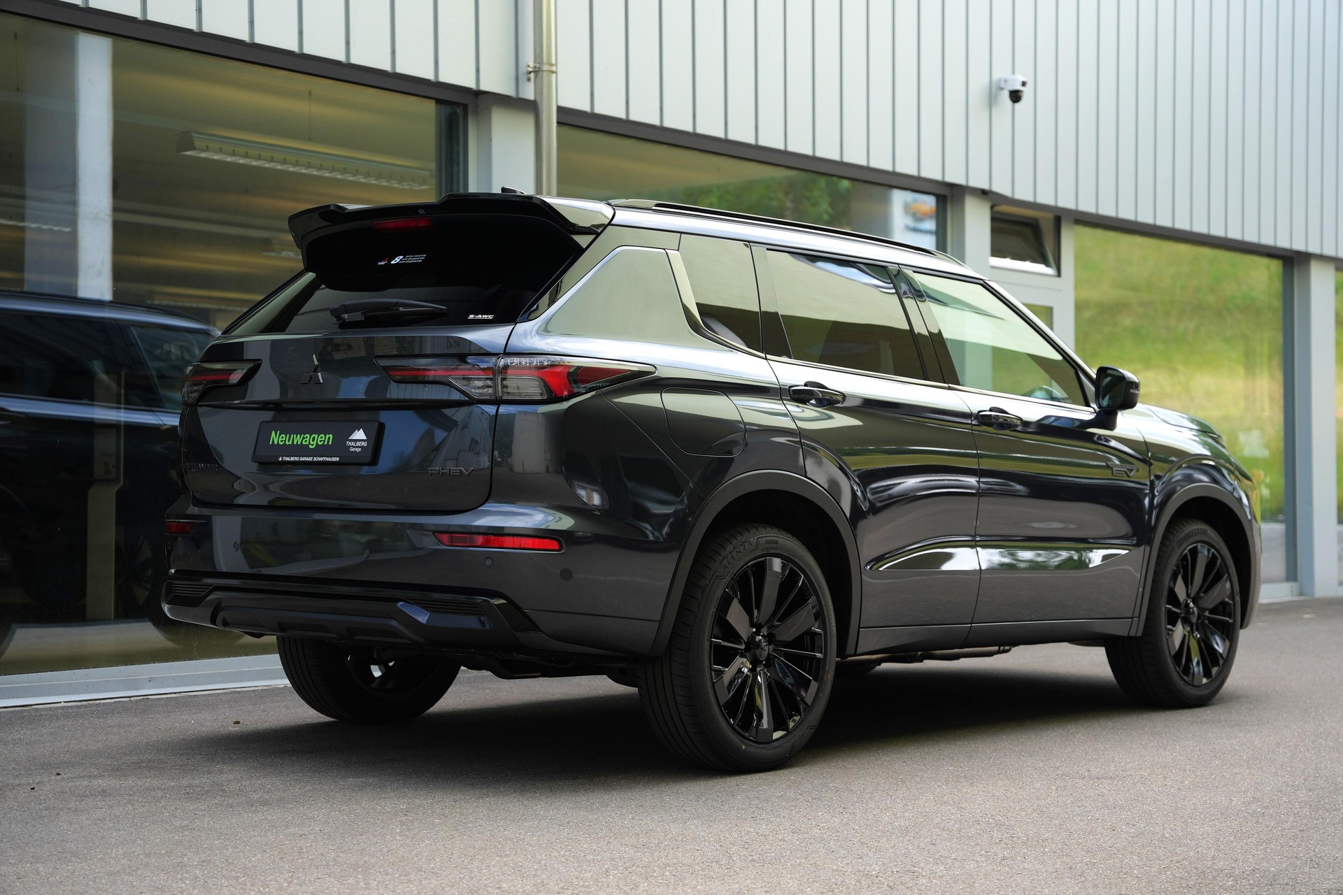 MITSUBISHI Outlander 2.4 PHEV Sport 4x4-image-3