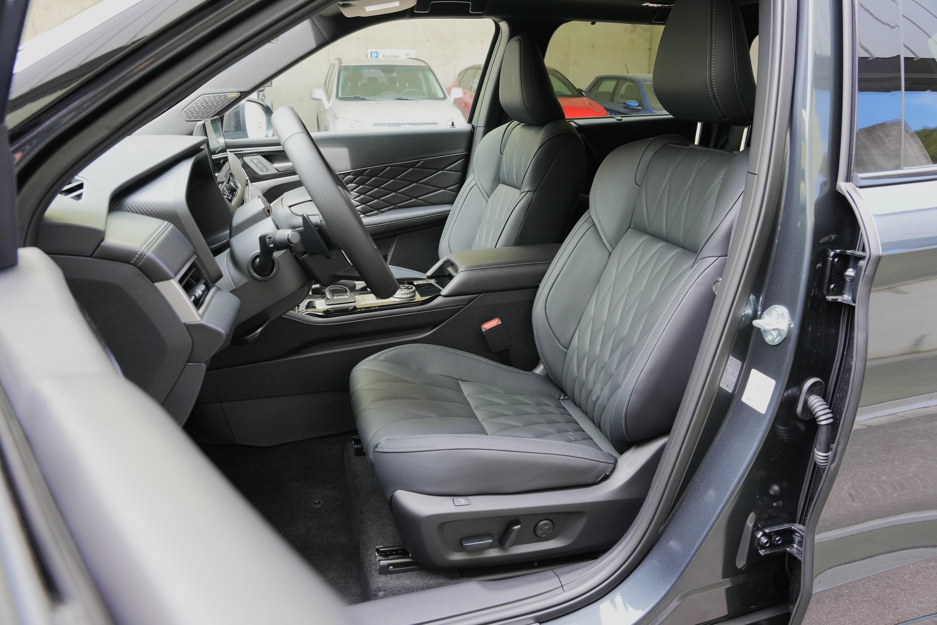 MITSUBISHI Outlander 2.4 PHEV Sport 4x4-image-6