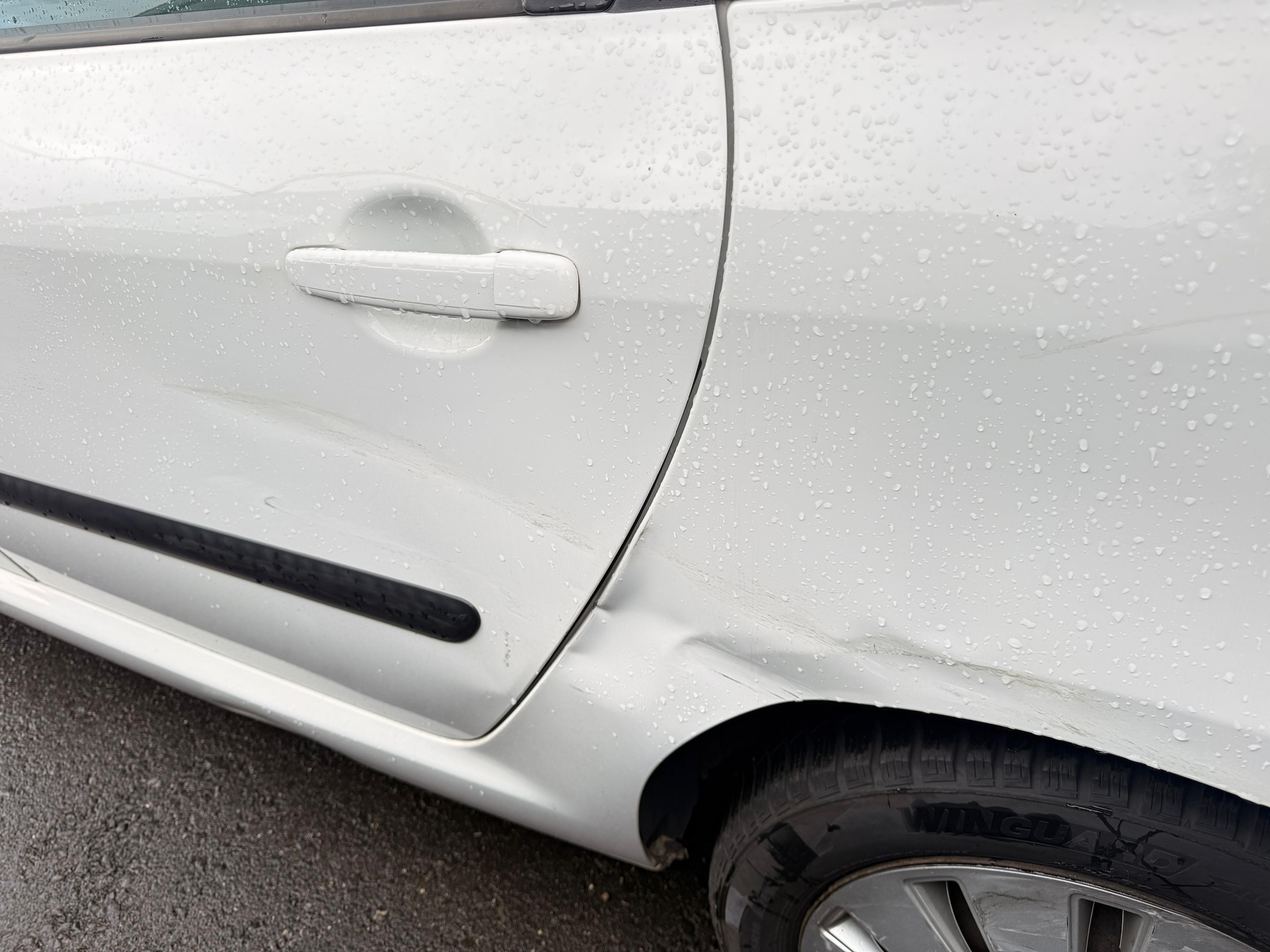 PEUGEOT 307 SW 2.0 16V Black&Silver Edition-image-7