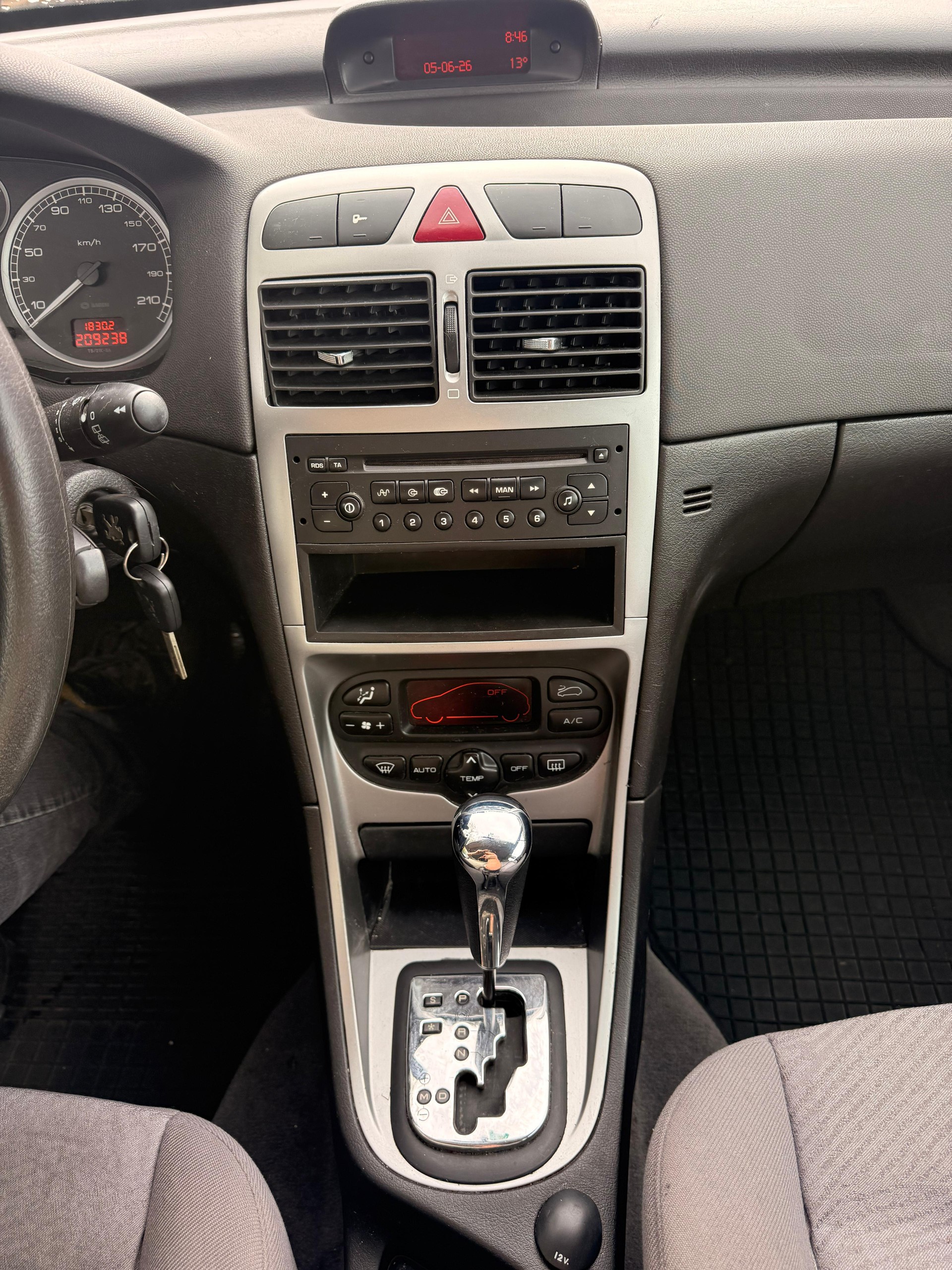 PEUGEOT 307 SW 2.0 16V Black&Silver Edition-image-8