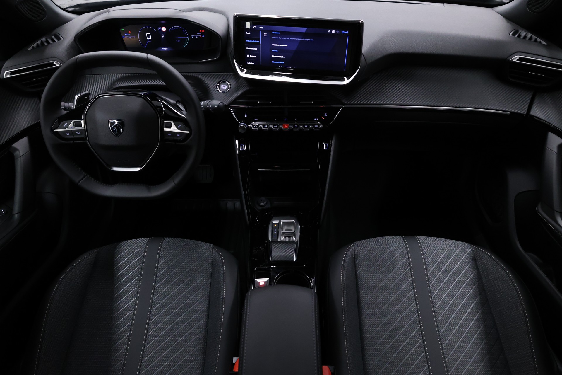 PEUGEOT 2008 1.2 Hybrid 145 Allure Premium-image-11