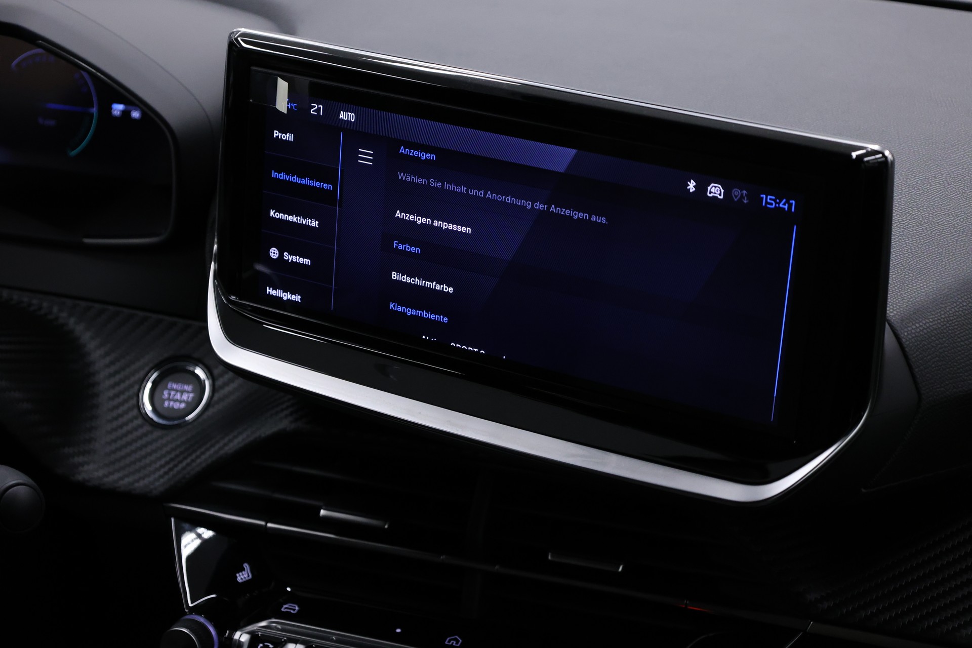 PEUGEOT 2008 1.2 Hybrid 145 Allure Premium-image-18