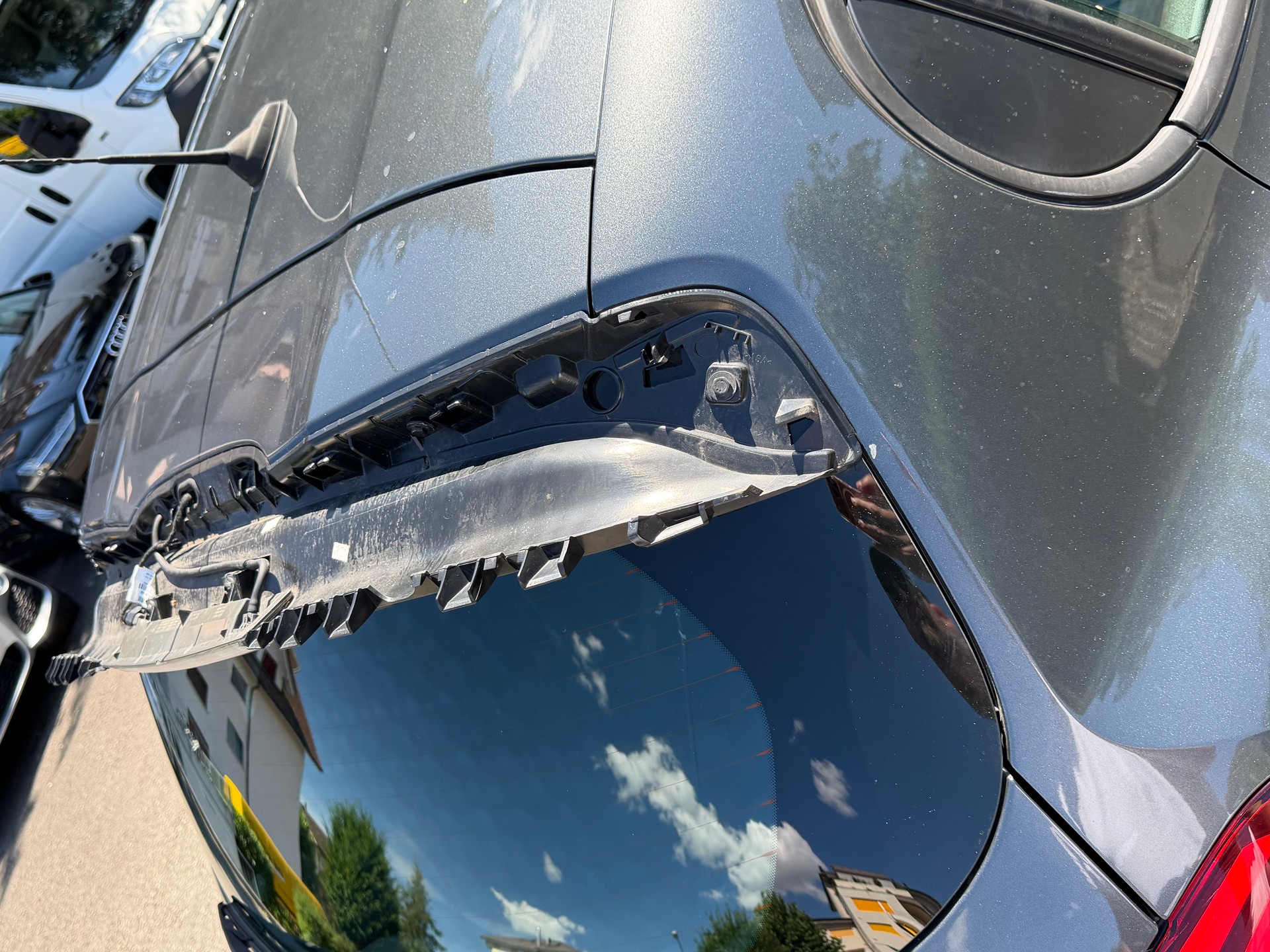 PEUGEOT 208 1.2 e-VTI Style EGS5-image-15