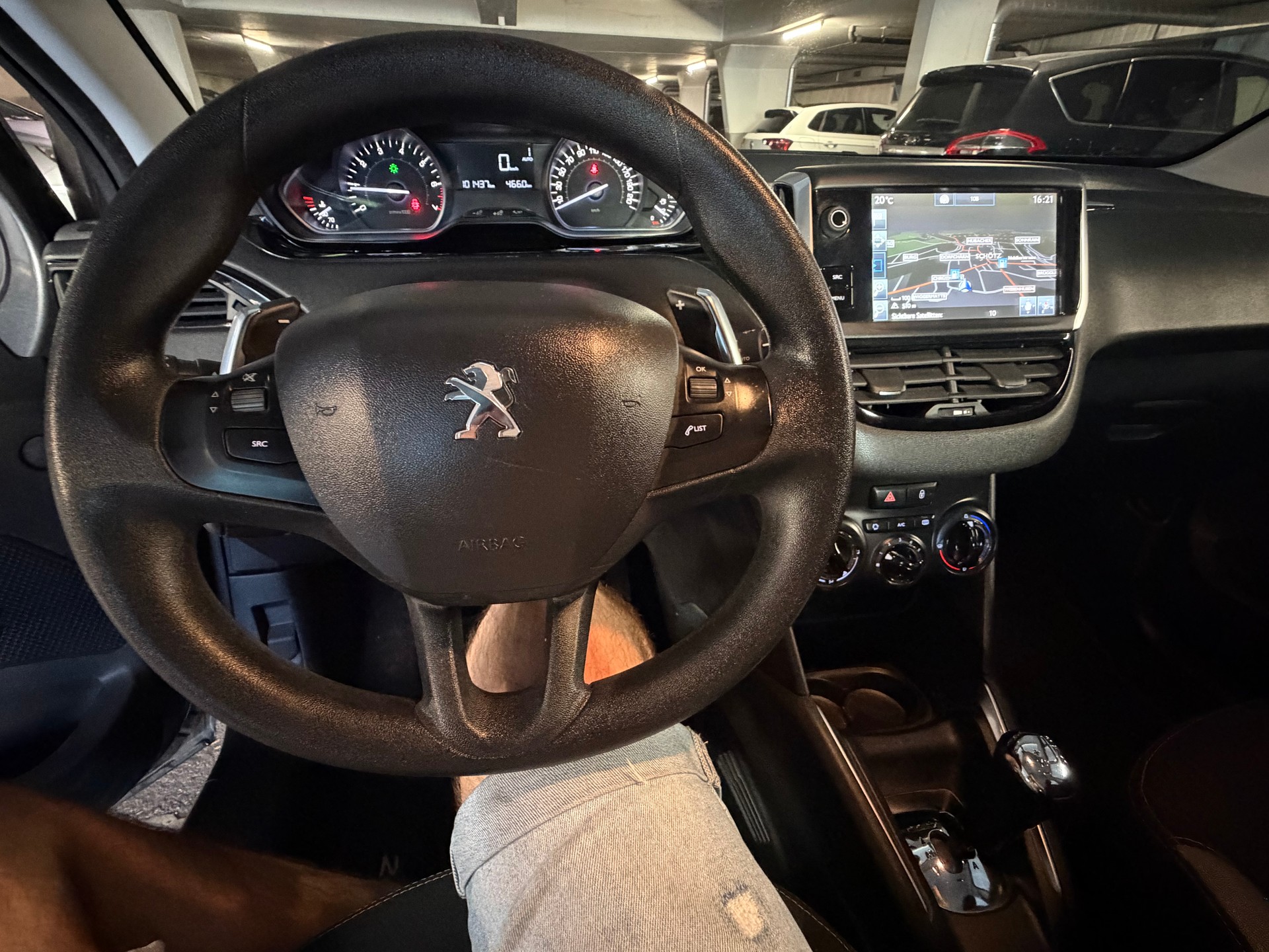 PEUGEOT 208 1.2 e-VTI Style EGS5-image-13