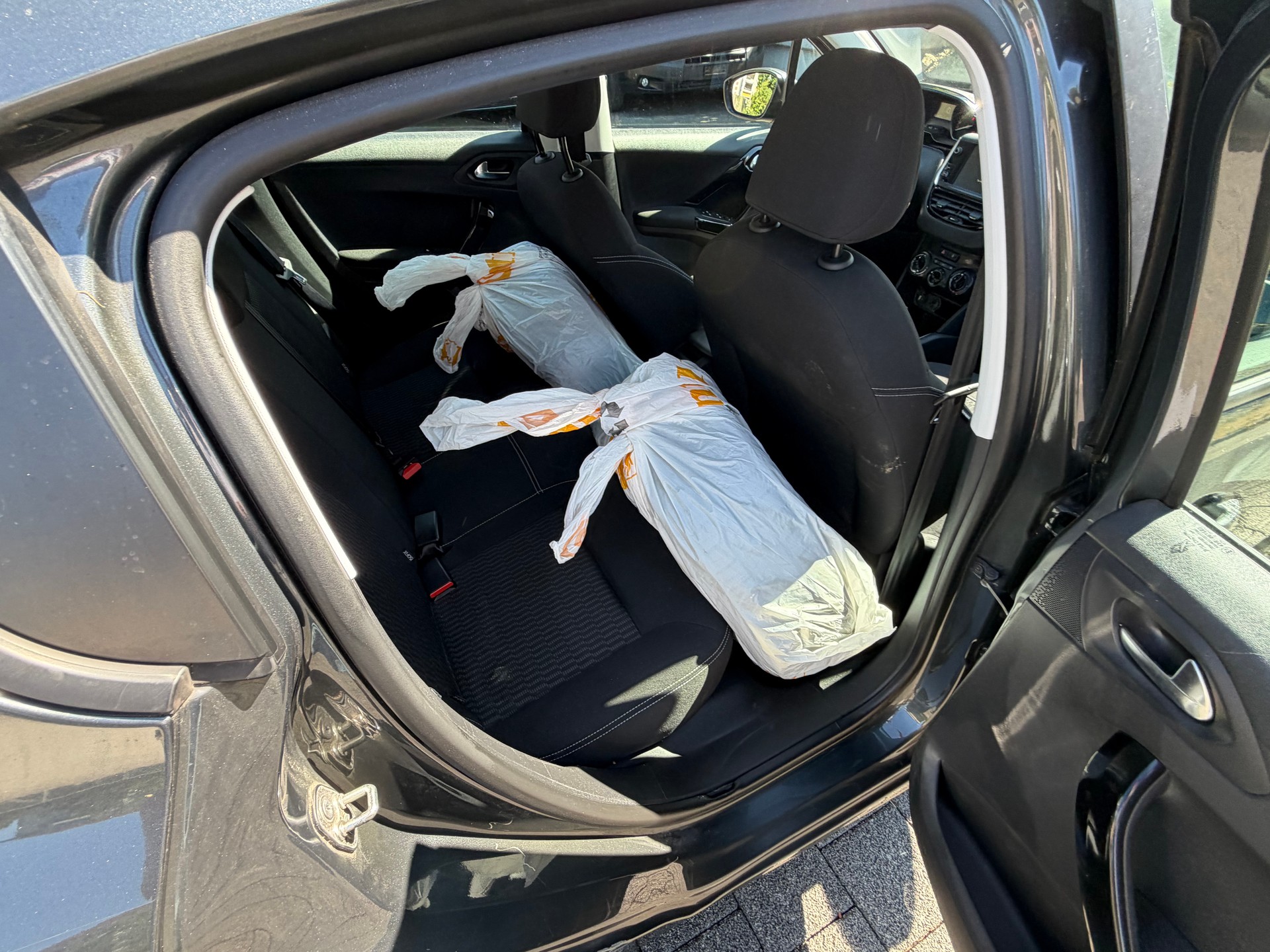 PEUGEOT 208 1.2 e-VTI Style EGS5-image-12