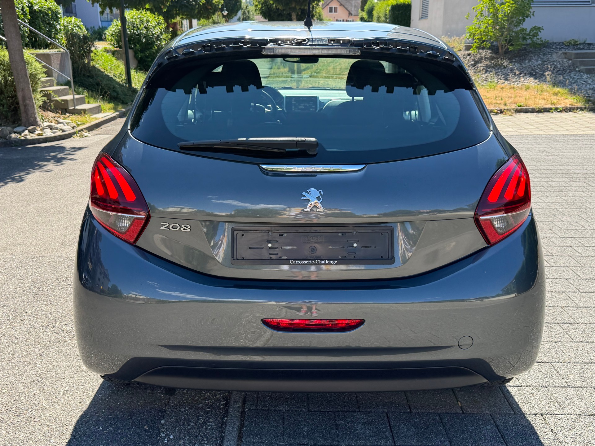 PEUGEOT 208 1.2 e-VTI Style EGS5-image-4