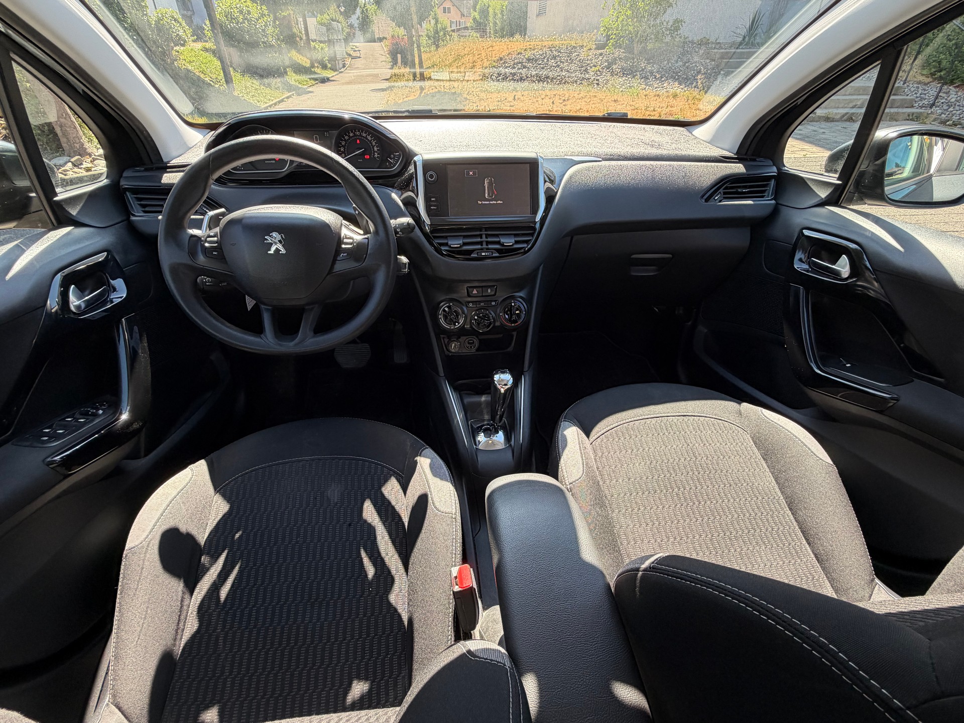 PEUGEOT 208 1.2 e-VTI Style EGS5-image-9