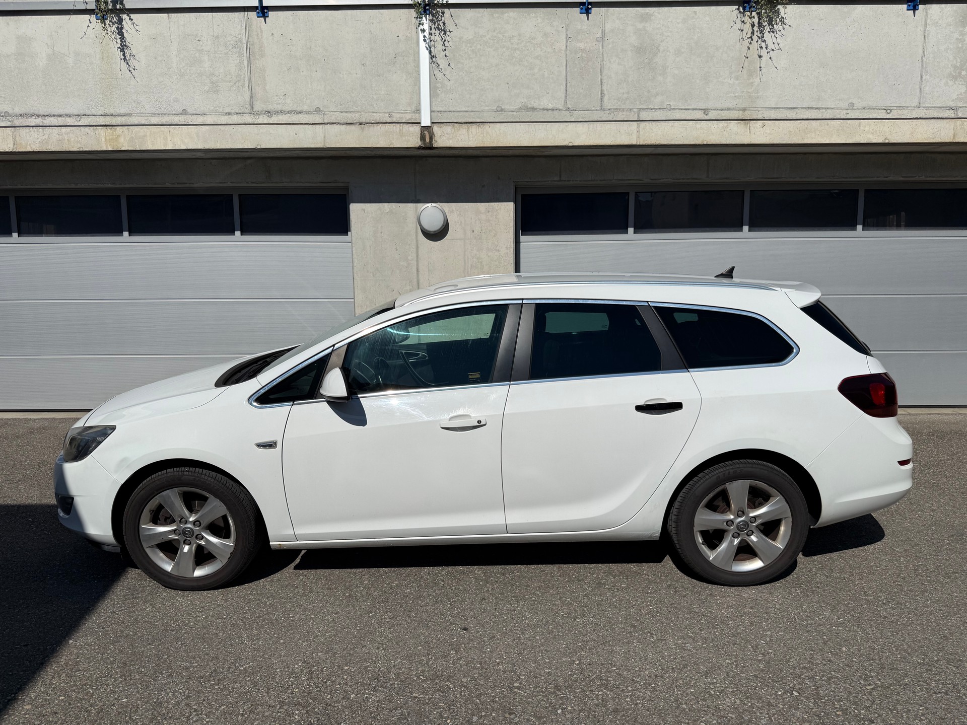 OPEL Astra SportsTourer 1.6i 16V Turbo Enjoy-image-6