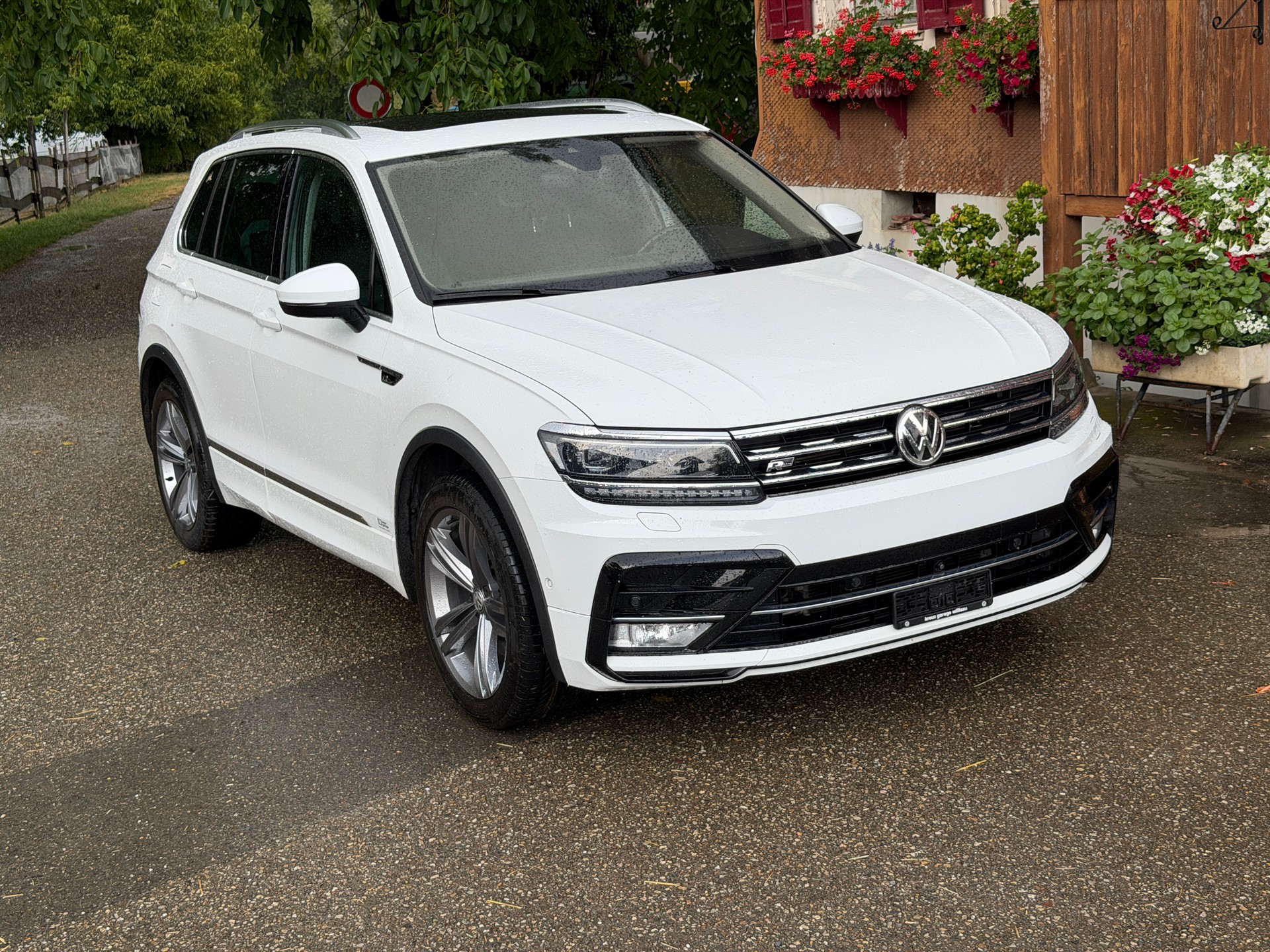 VW Tiguan 2.0TSI Highline 4Motion DSG R line-image-2