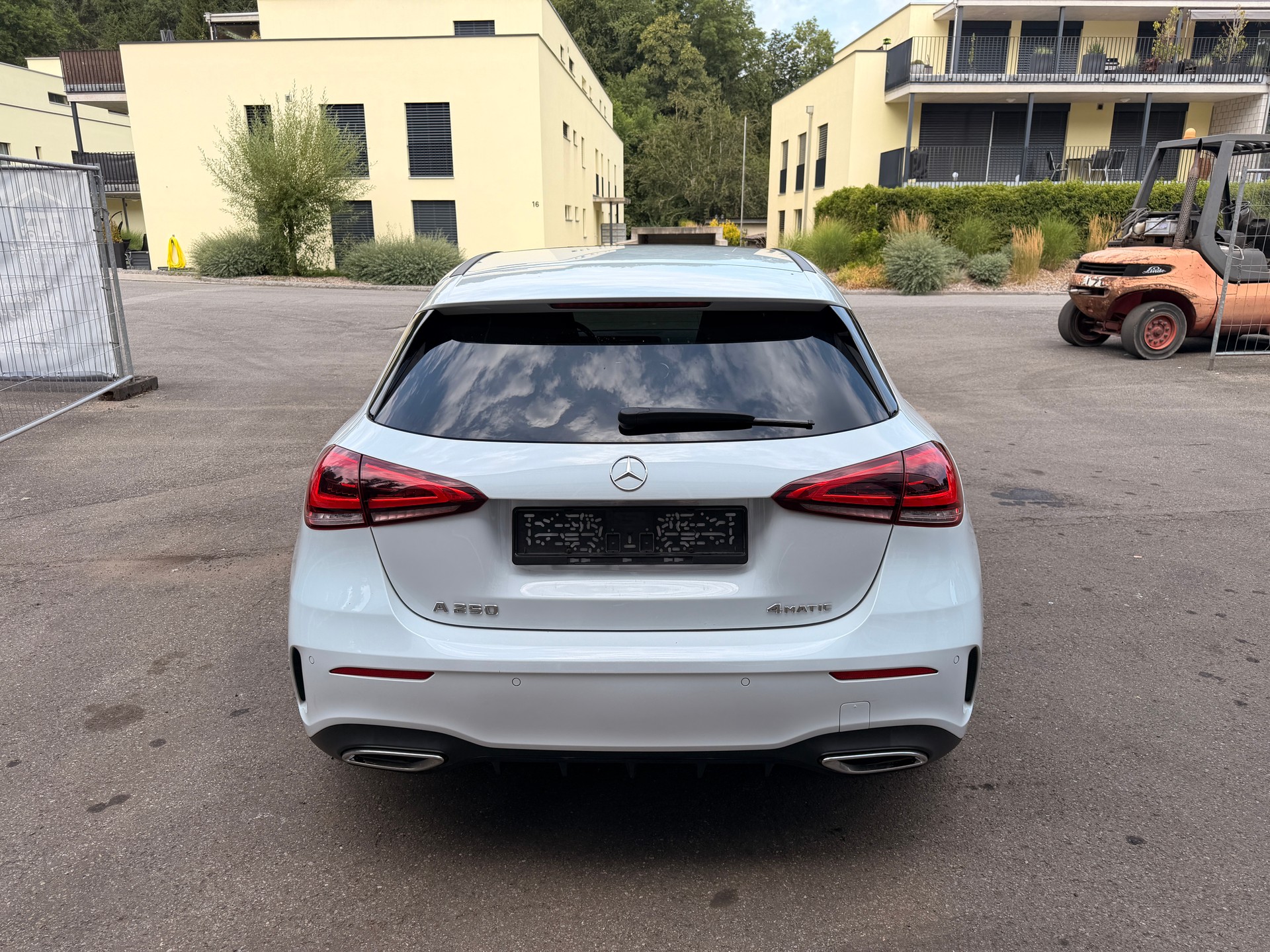 MERCEDES-BENZ A 250 4Matic AMG Line 4Matic 7G-DCT-image-4