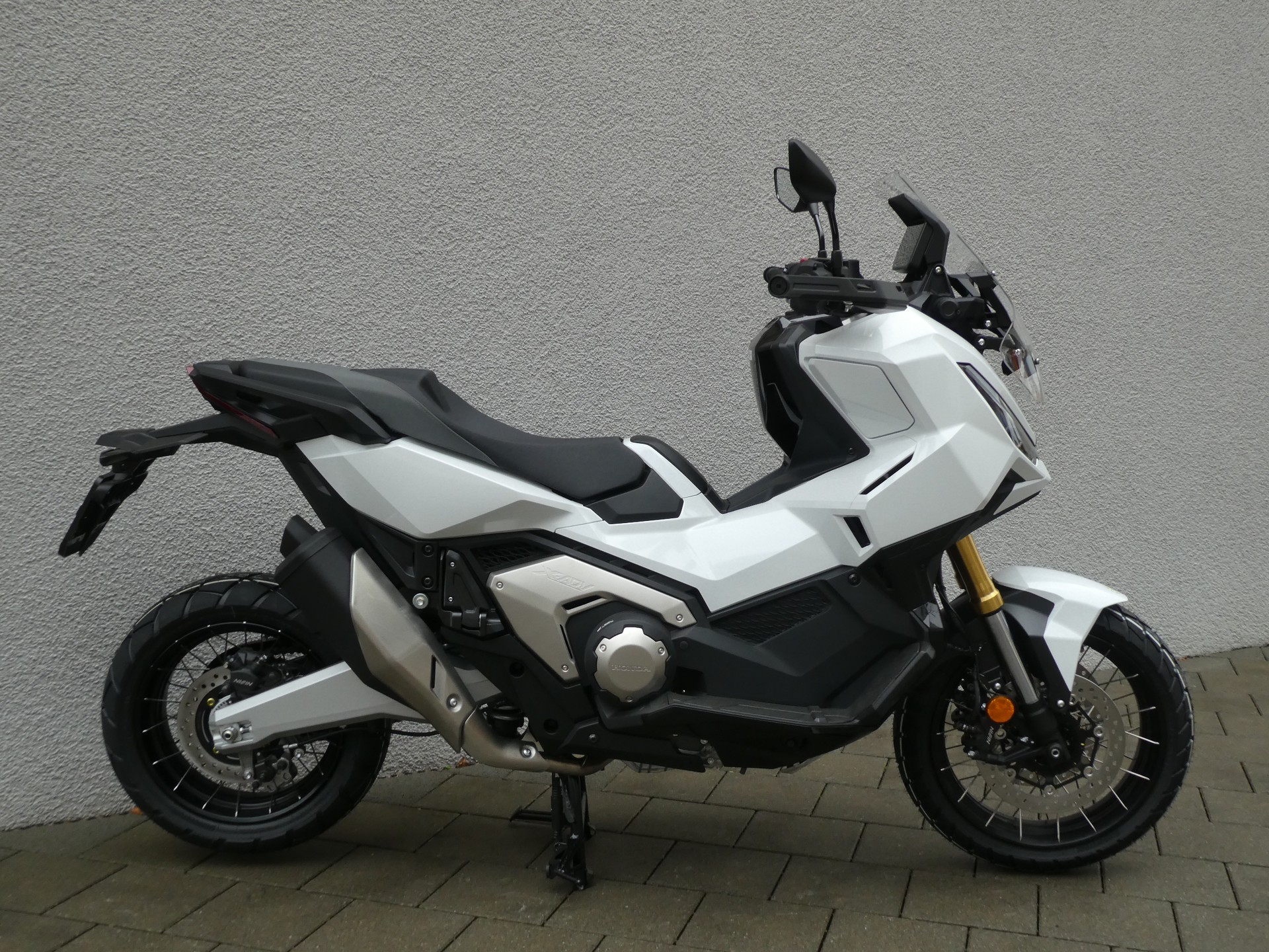 HONDA X-ADV 750-image-1