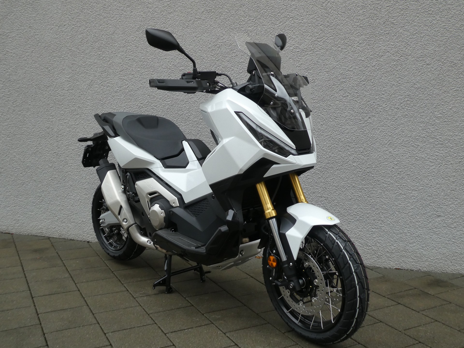 HONDA X-ADV 750-image-0