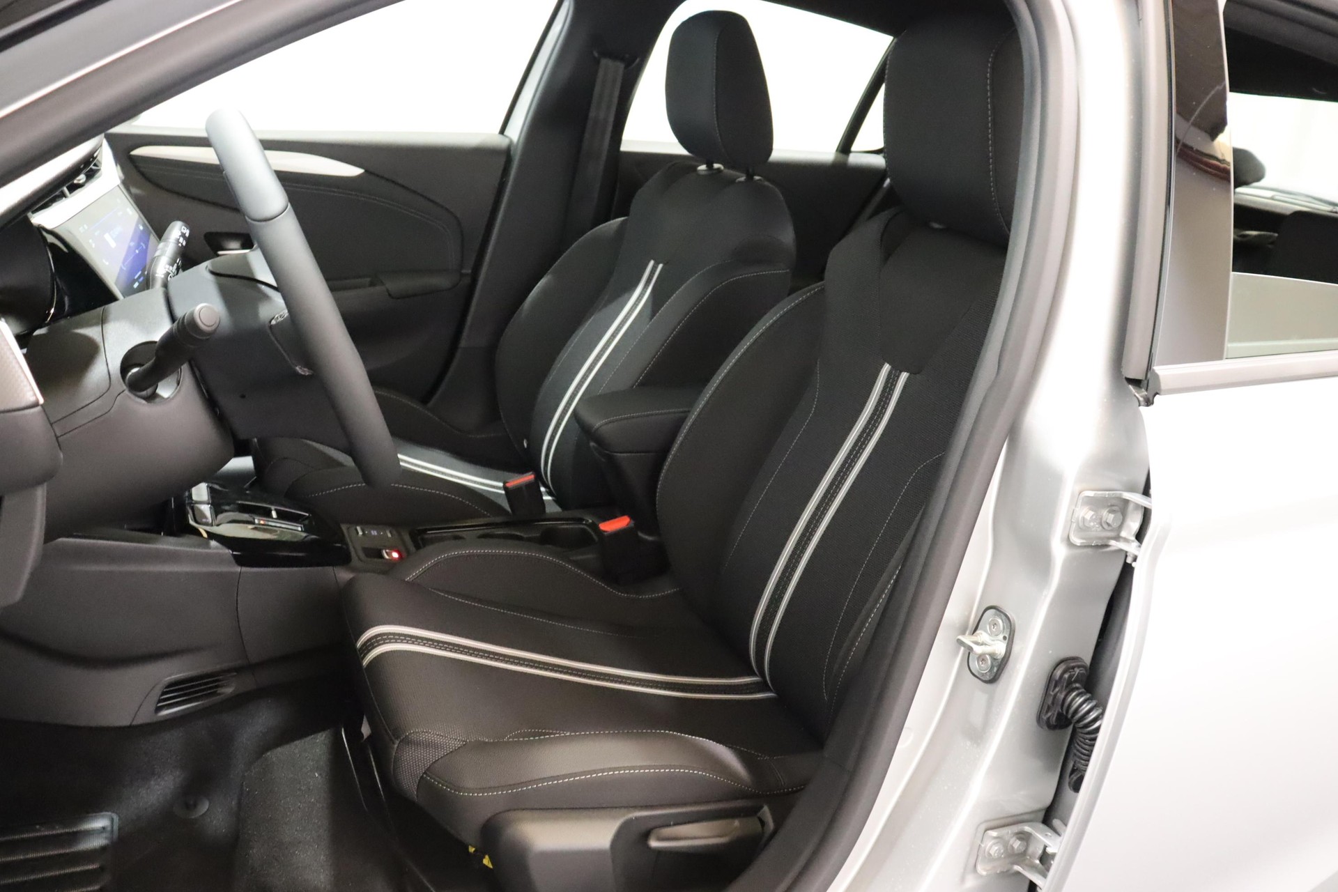 OPEL Corsa 1.2 T Hybrid Viva-showroom-element-3