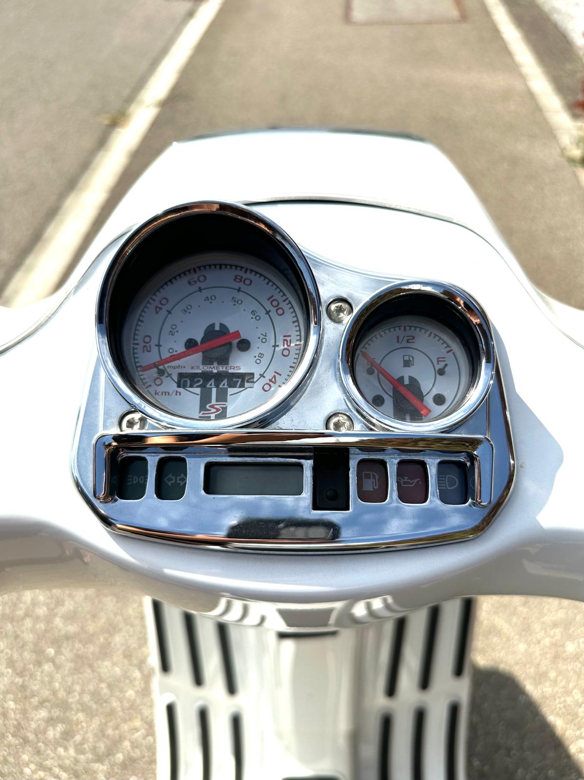 PIAGGIO Vespa 125 LXS-image-3