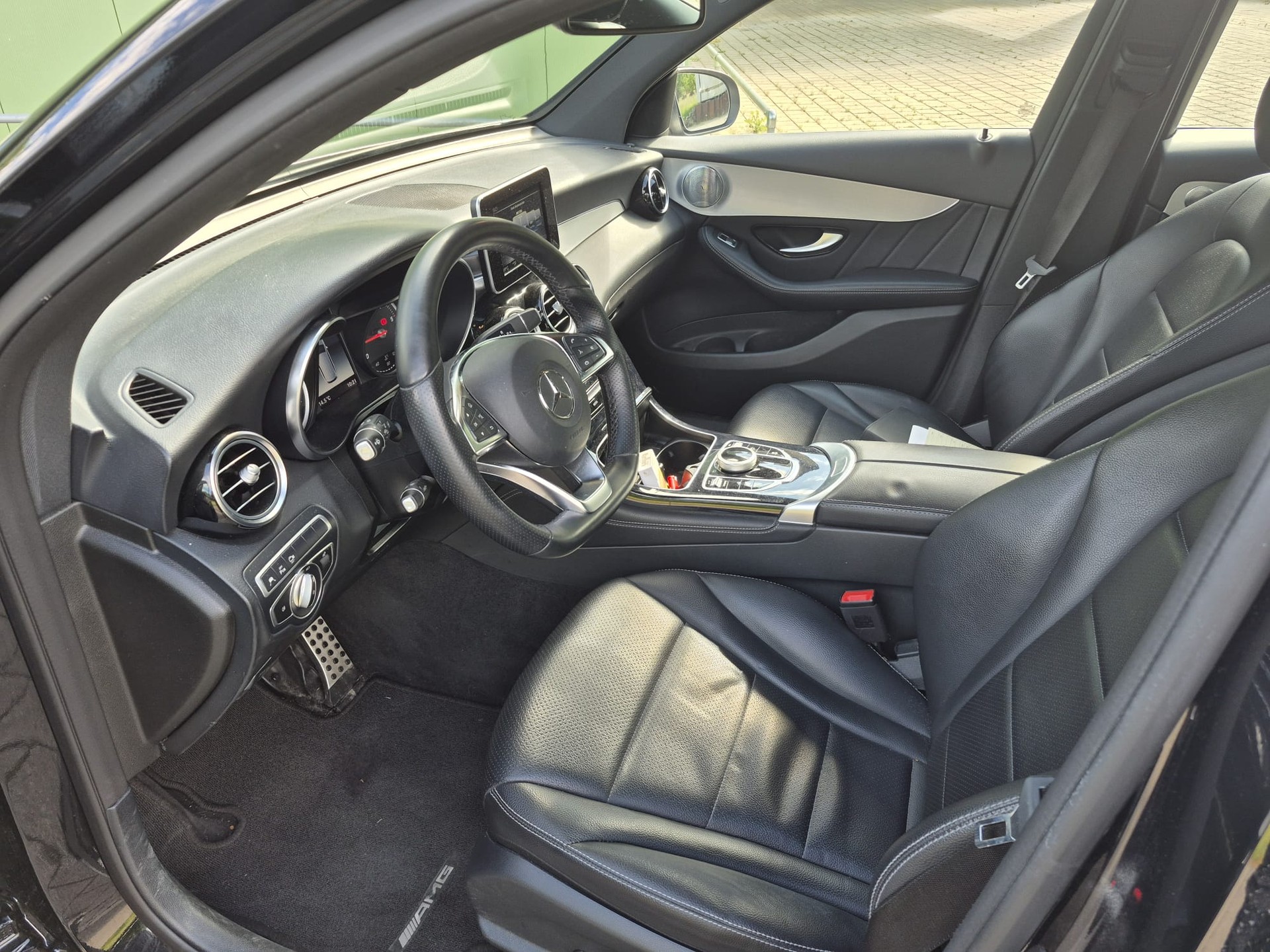 MERCEDES-BENZ GLC 250 d AMG Line 4Matic 9G-Tronic-image-9