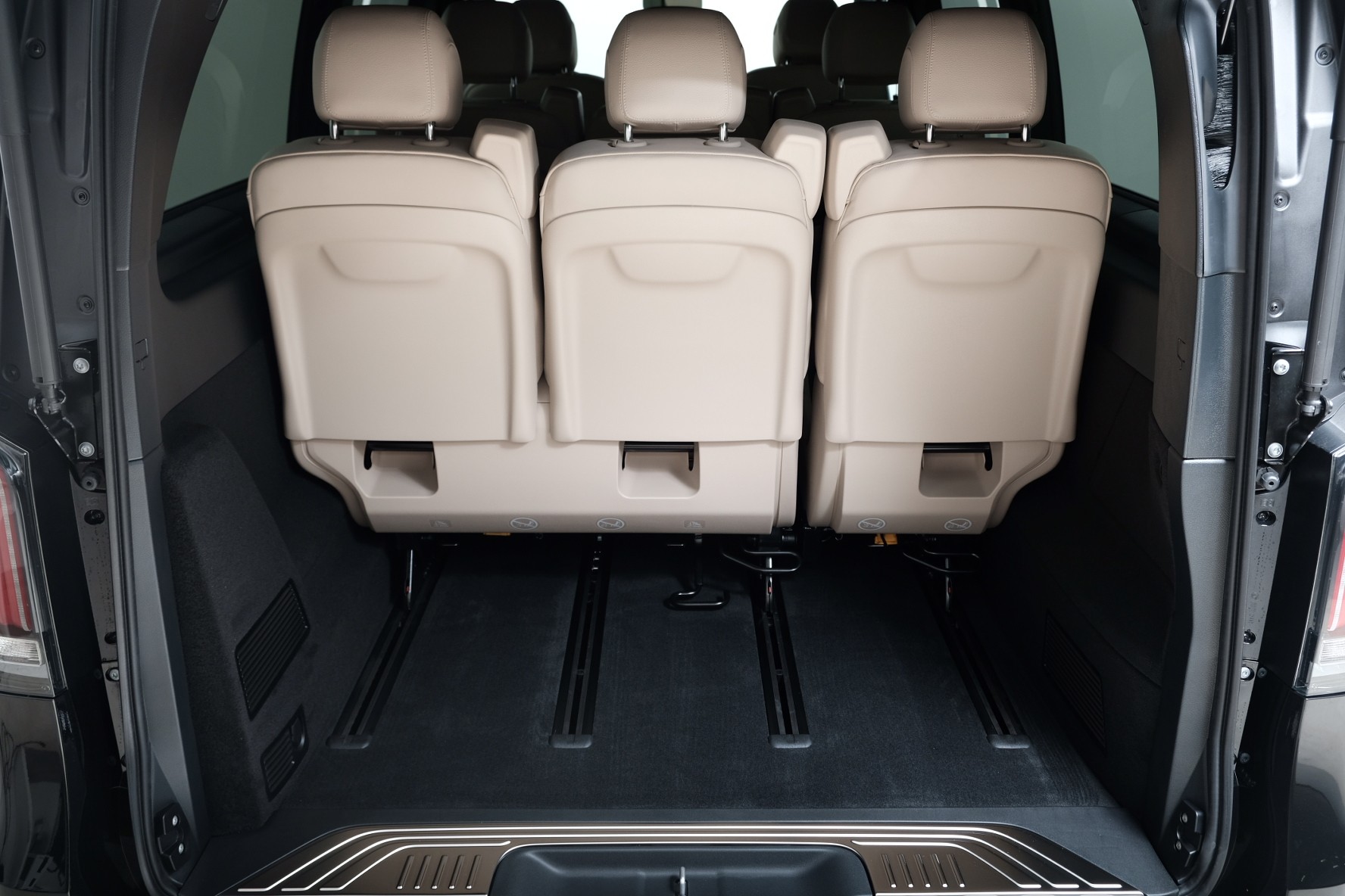MERCEDES-BENZ V 300 d extralang 4Matic Avantgarde 9G-Tronic-image-13