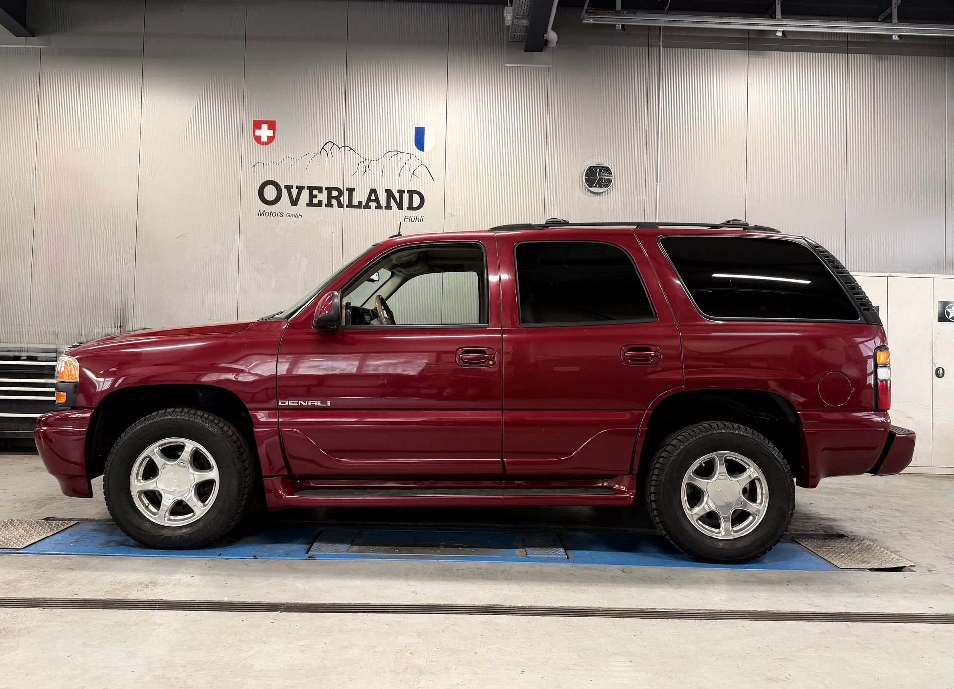 GMC DENALI 6.0 VORTEC V8 4X4-showroom-element-1
